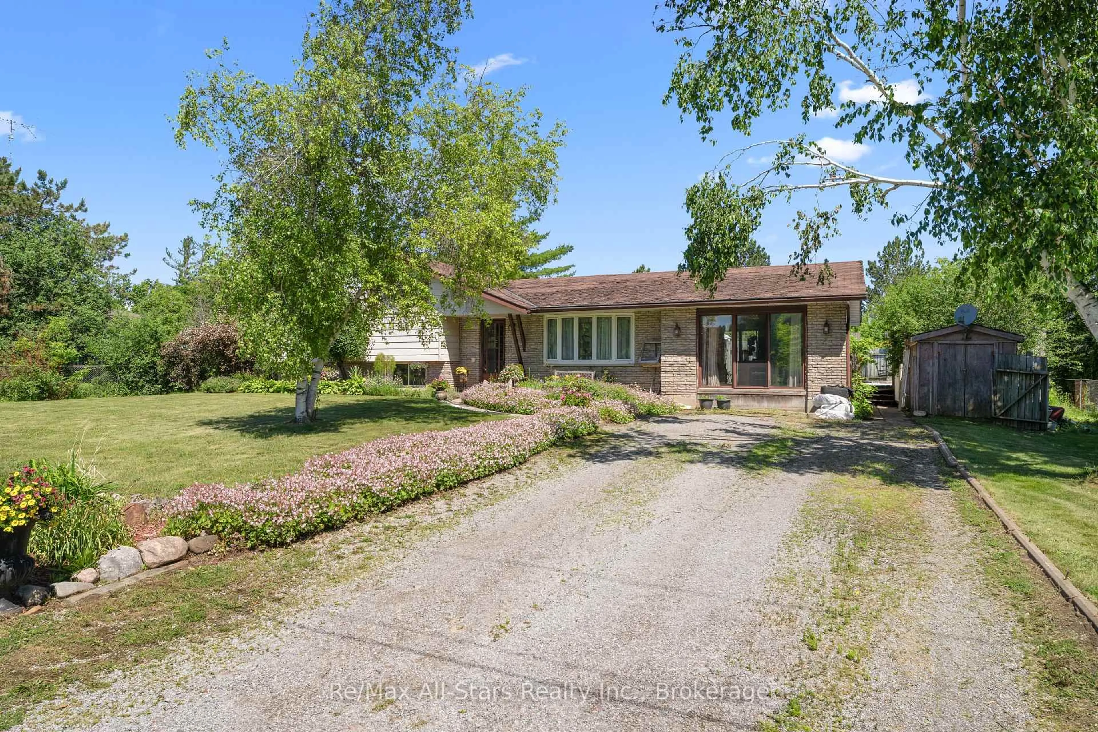 A pic from outside/outdoor area/front of a property/back of a property/a pic from drone, street for 19 Janet Dr, Kawartha Lakes Ontario L0B 1K0