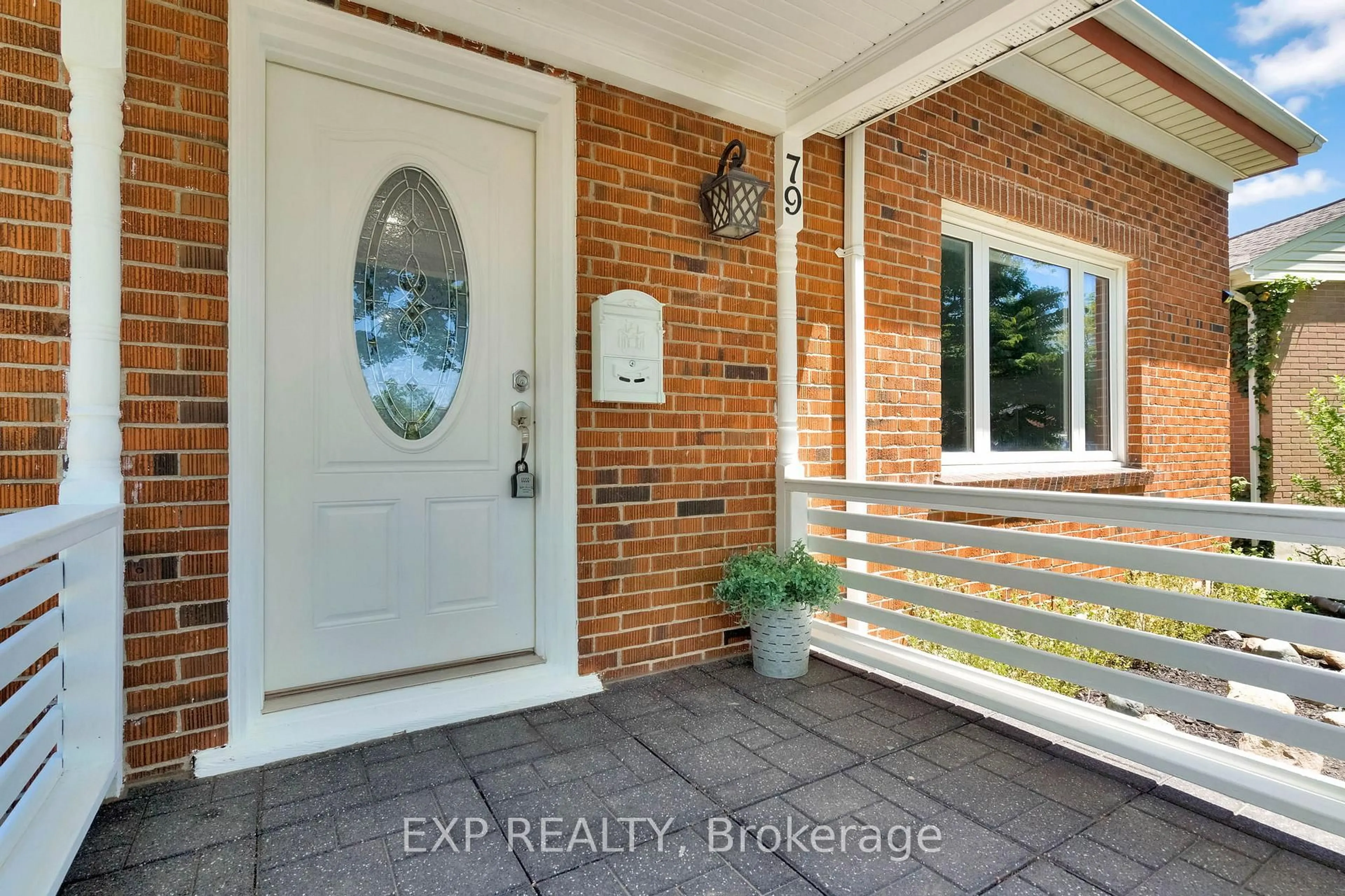 Indoor entryway for 79 Heather Pl, London East Ontario N5W 4L6