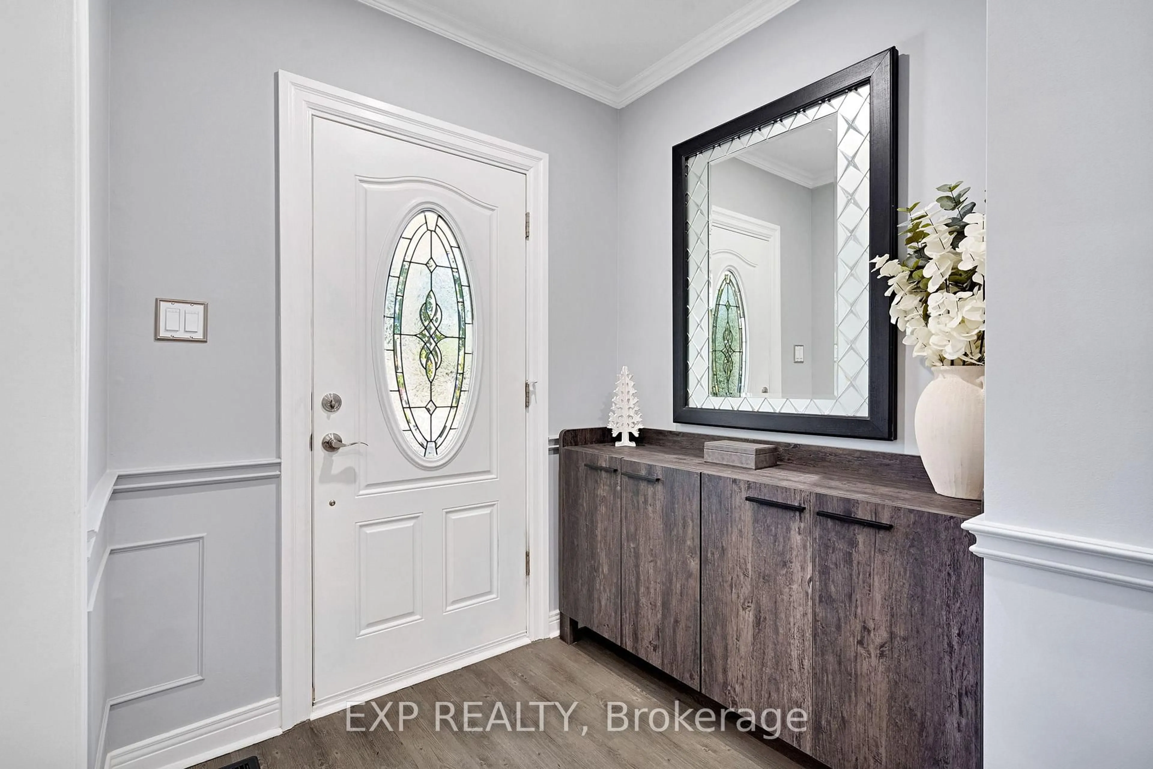 Indoor entryway for 79 Heather Pl, London East Ontario N5W 4L6