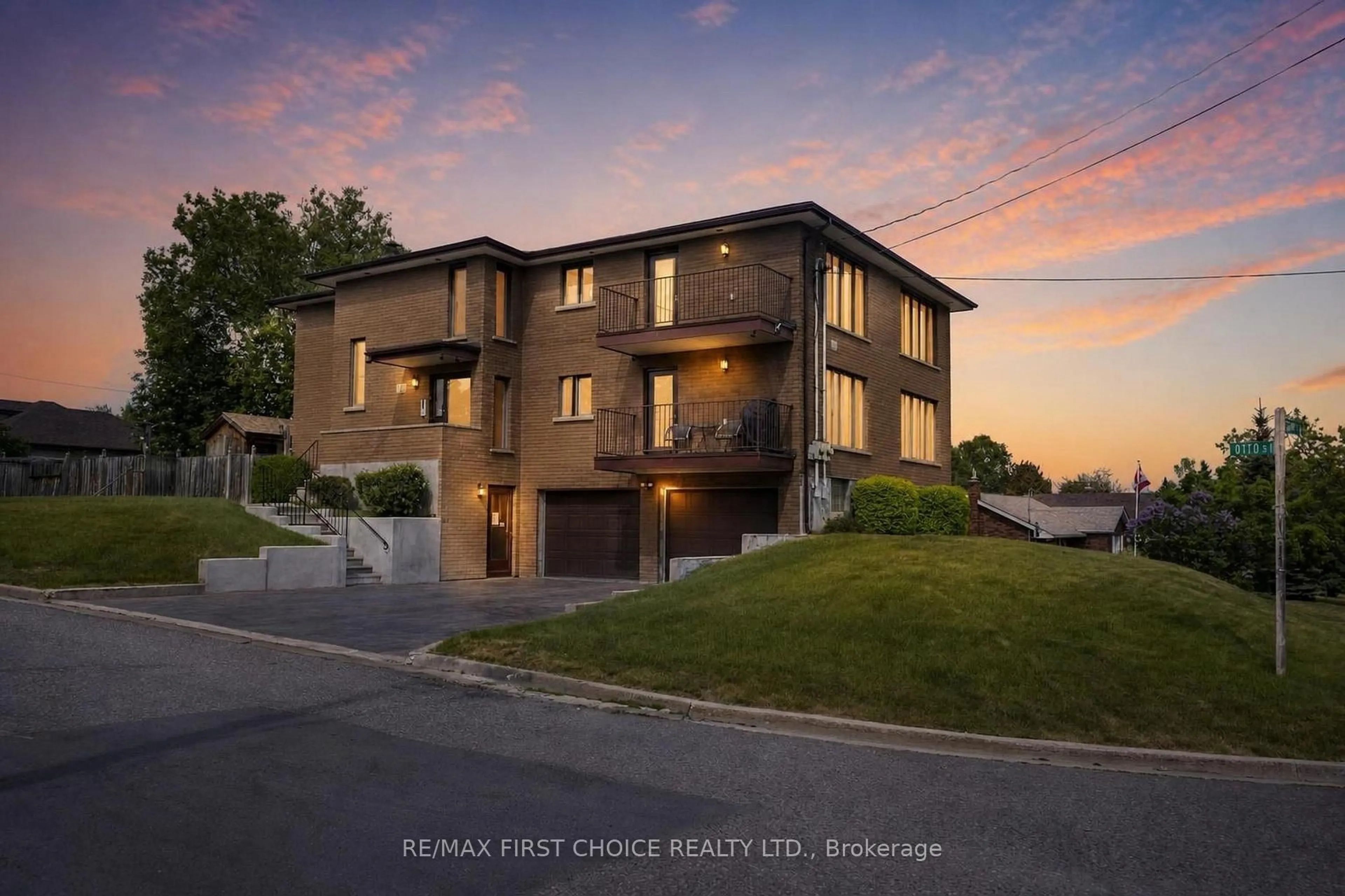 A pic from outside/outdoor area/front of a property/back of a property/a pic from drone, street for 110 Albany St, Thunder Bay Ontario P7A 6Z2