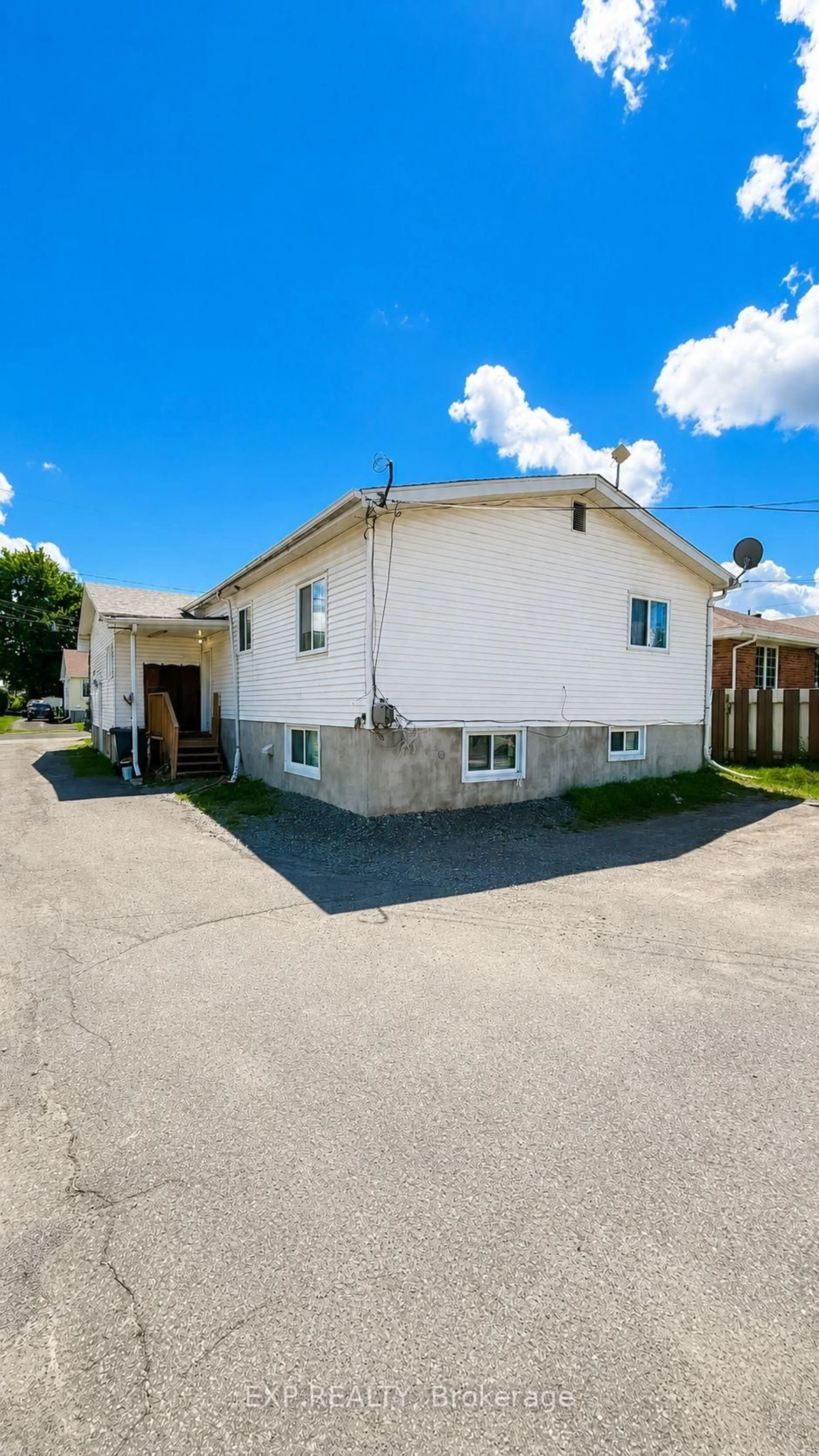 Unknown for 466-468 Catherine St, Hawkesbury Ontario K6A 1Z9