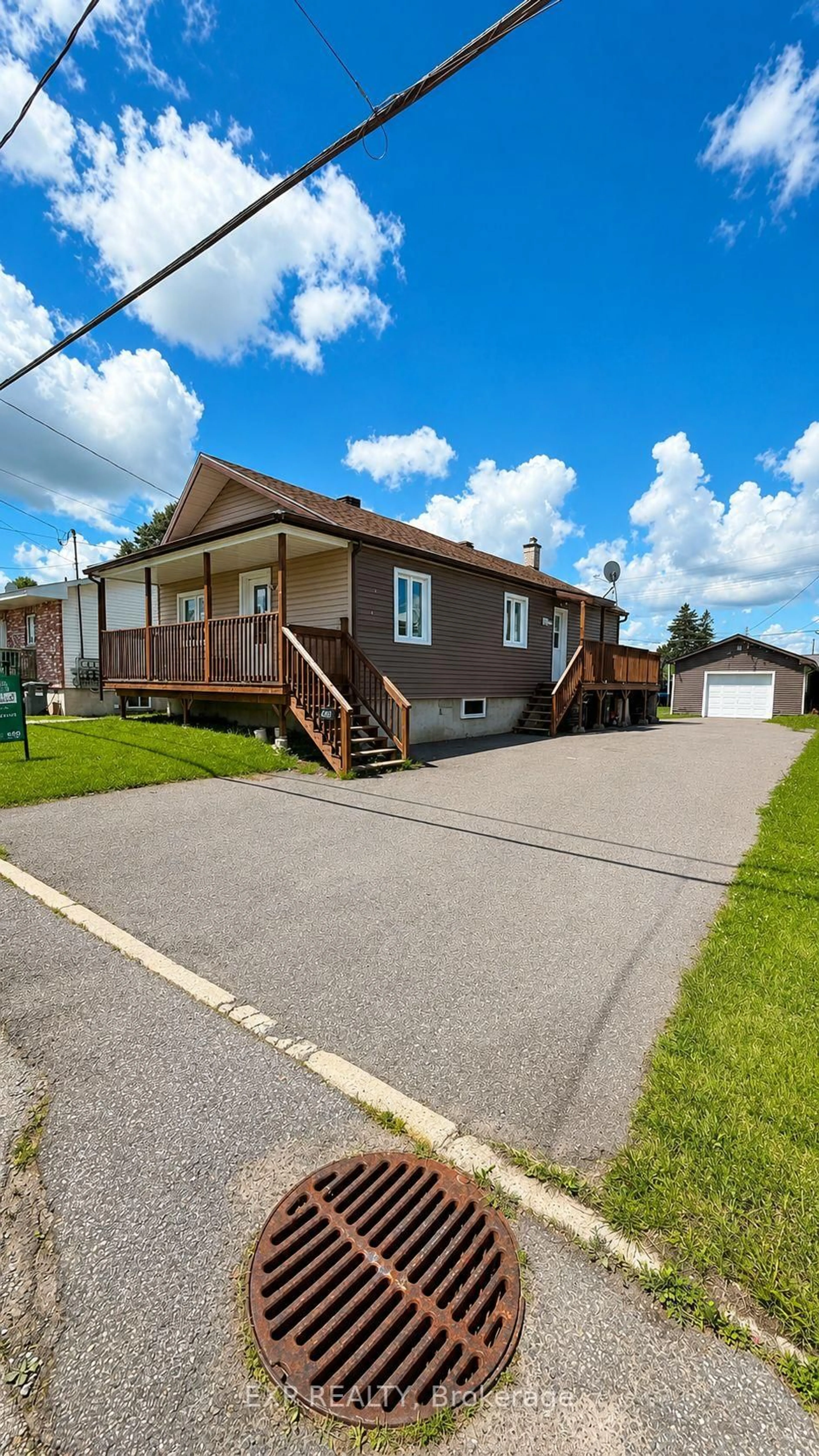 A pic from outside/outdoor area/front of a property/back of a property/a pic from drone, street for 458 Catherine St, Hawkesbury Ontario K6A 1Z9