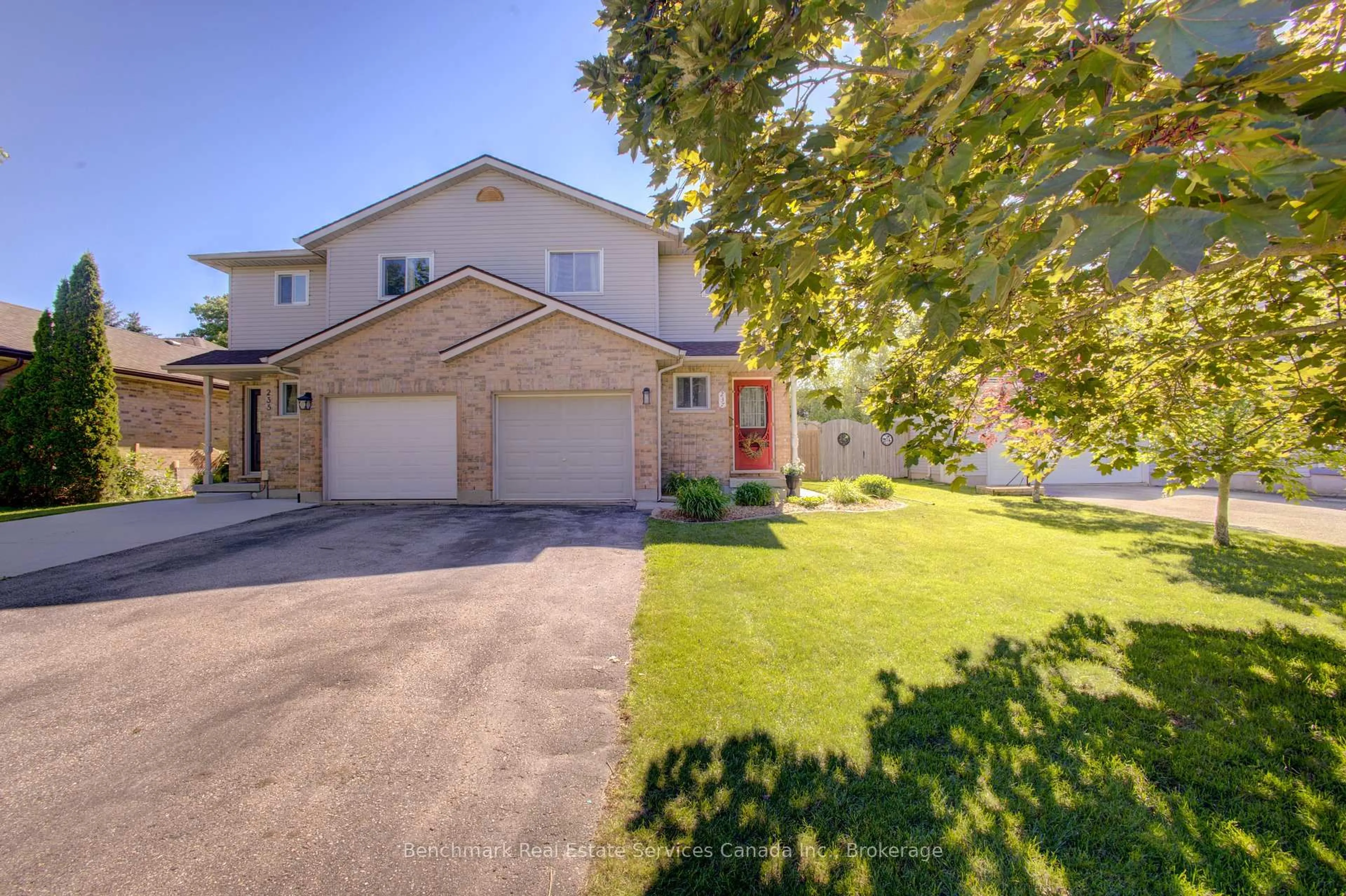 A pic from outside/outdoor area/front of a property/back of a property/a pic from drone, street for 237 Huron St, St. Marys Ontario N4X 1A7