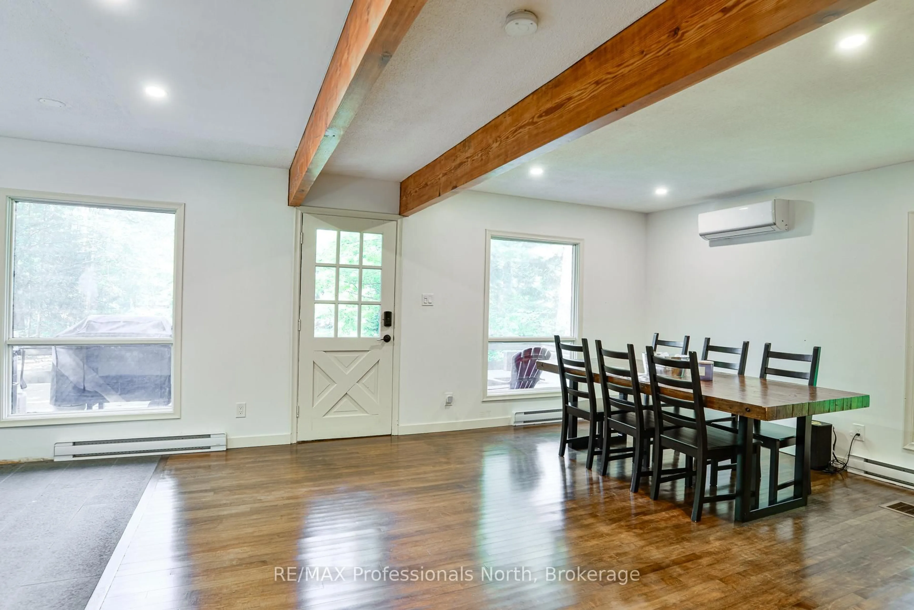 Dining room, wood/laminate floor for 1019 Springdale Shores PVT, Bracebridge Ontario P1L 1W9