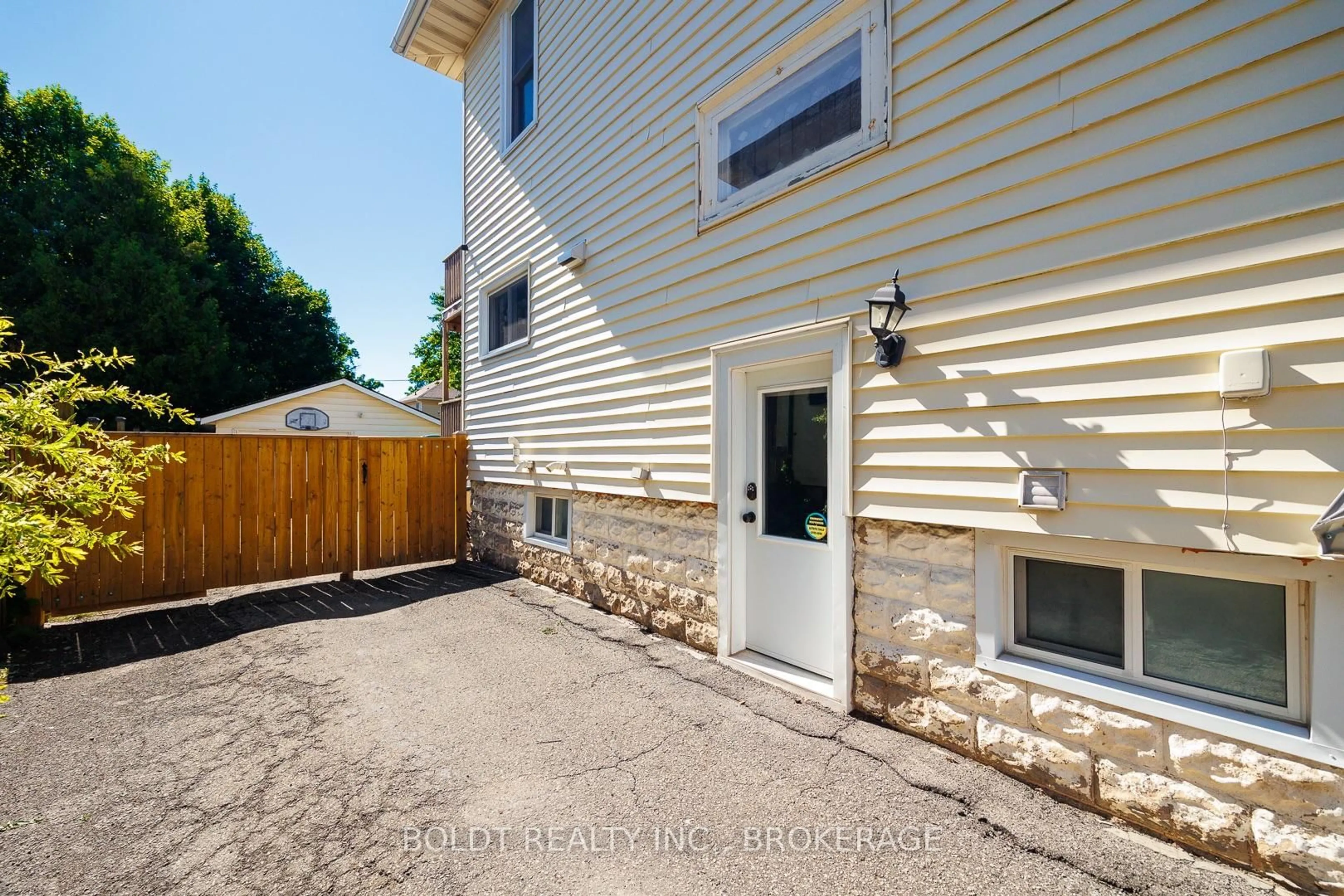 Unknown for 5285 THIRD Ave, Niagara Falls Ontario L2E 4M6