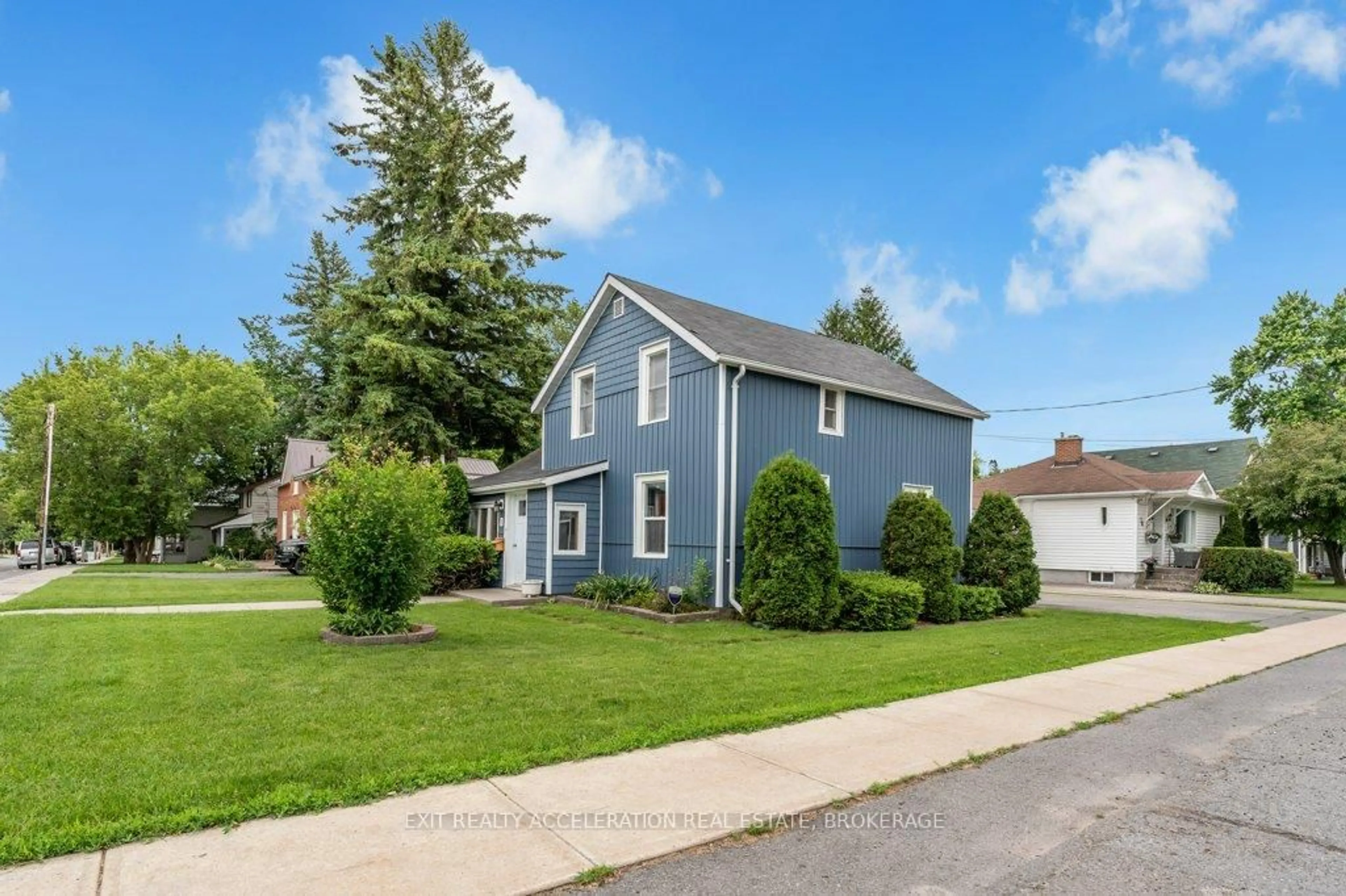 Home with vinyl exterior material, street for 182 West St, Greater Napanee Ontario K7R 2P5