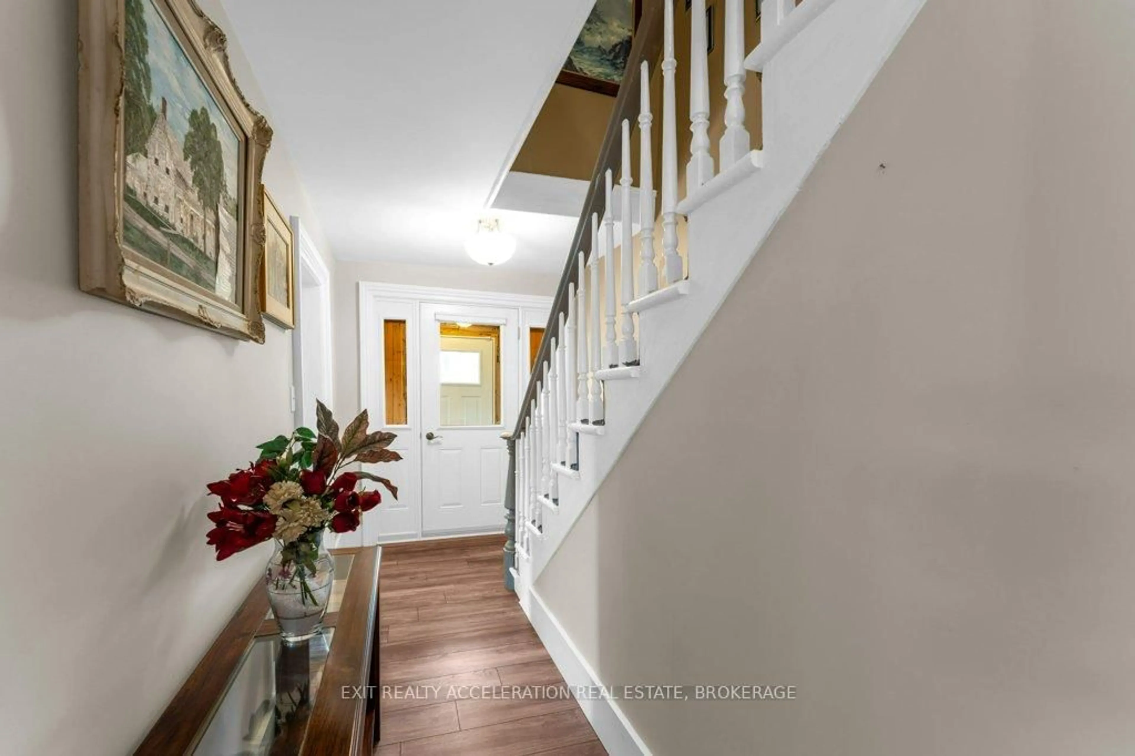 Indoor entryway for 182 West St, Greater Napanee Ontario K7R 2P5