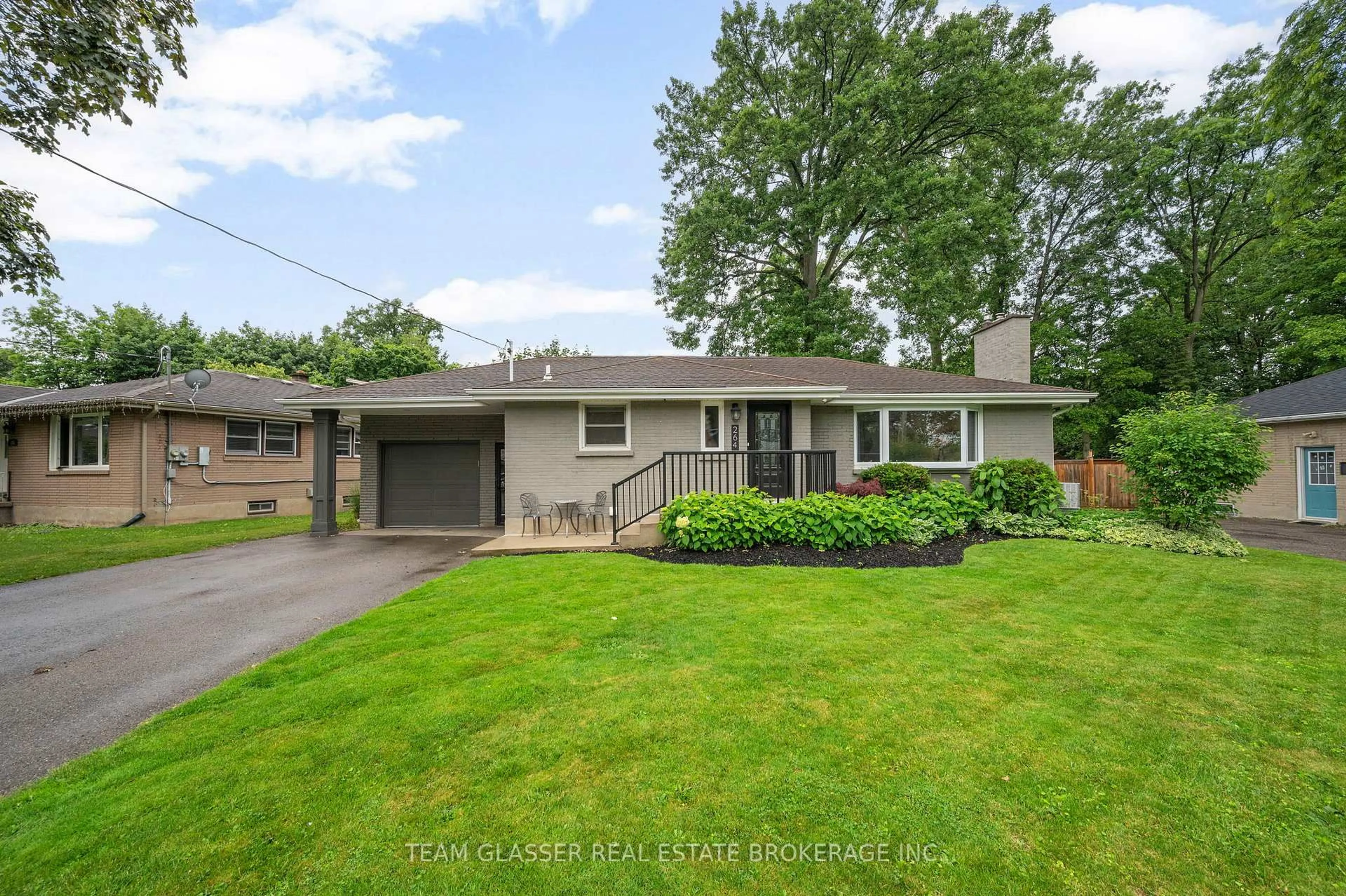 Home with vinyl exterior material, street for 264 RIDGEWOOD Cres, London South Ontario N6J 3G6