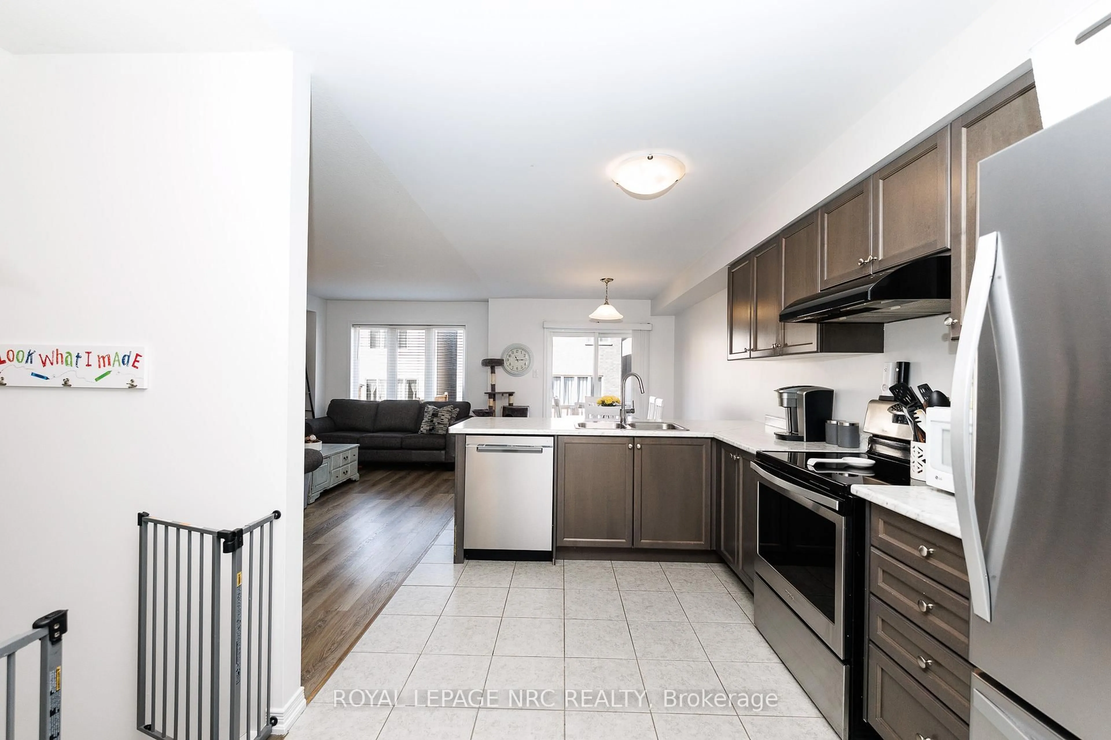 Open concept kitchen, unknown for 7794 White Pine Cres, Niagara Falls Ontario L2H 3R4