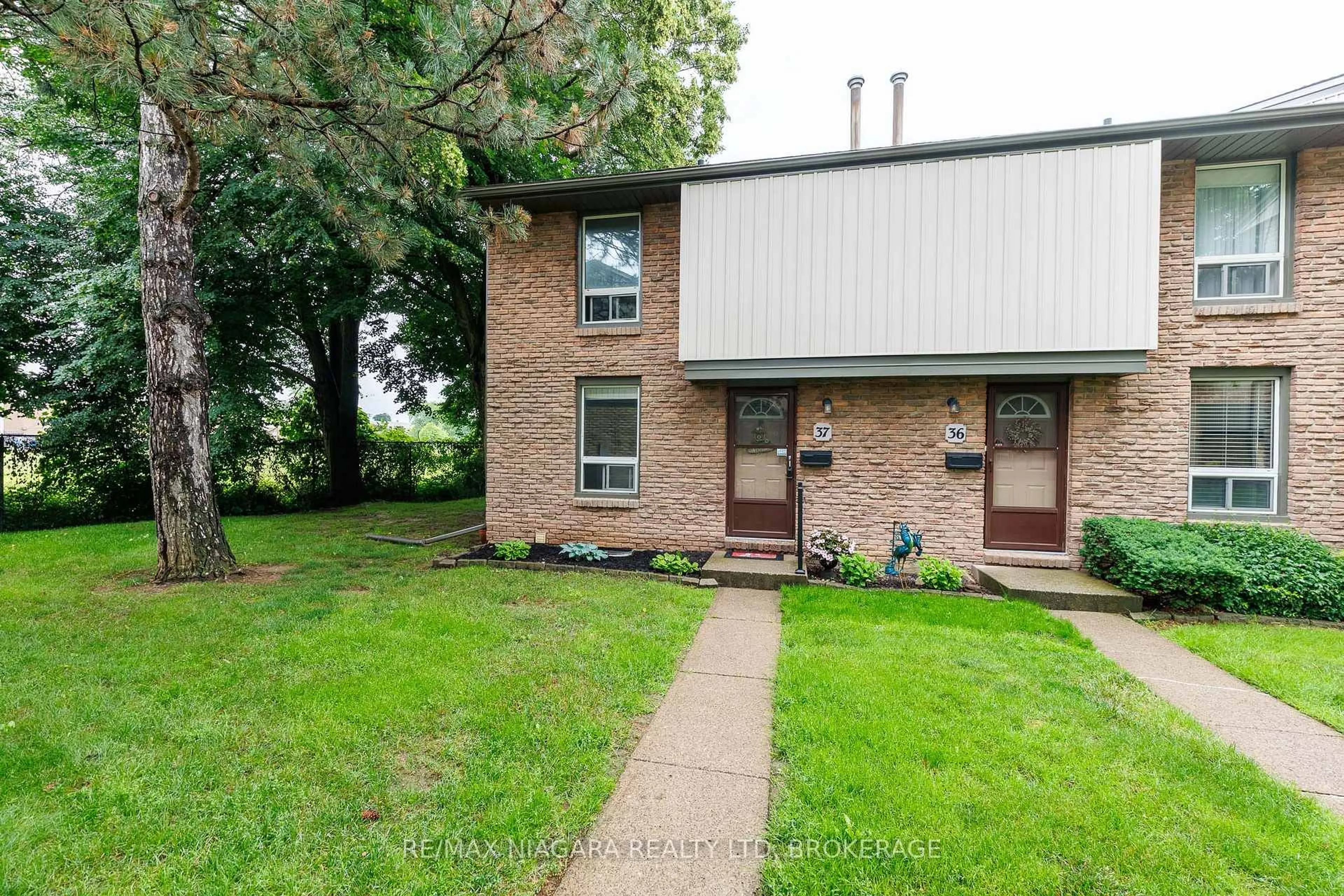Unknown for 302 VINE St #37, St. Catharines Ontario L2M 7M6