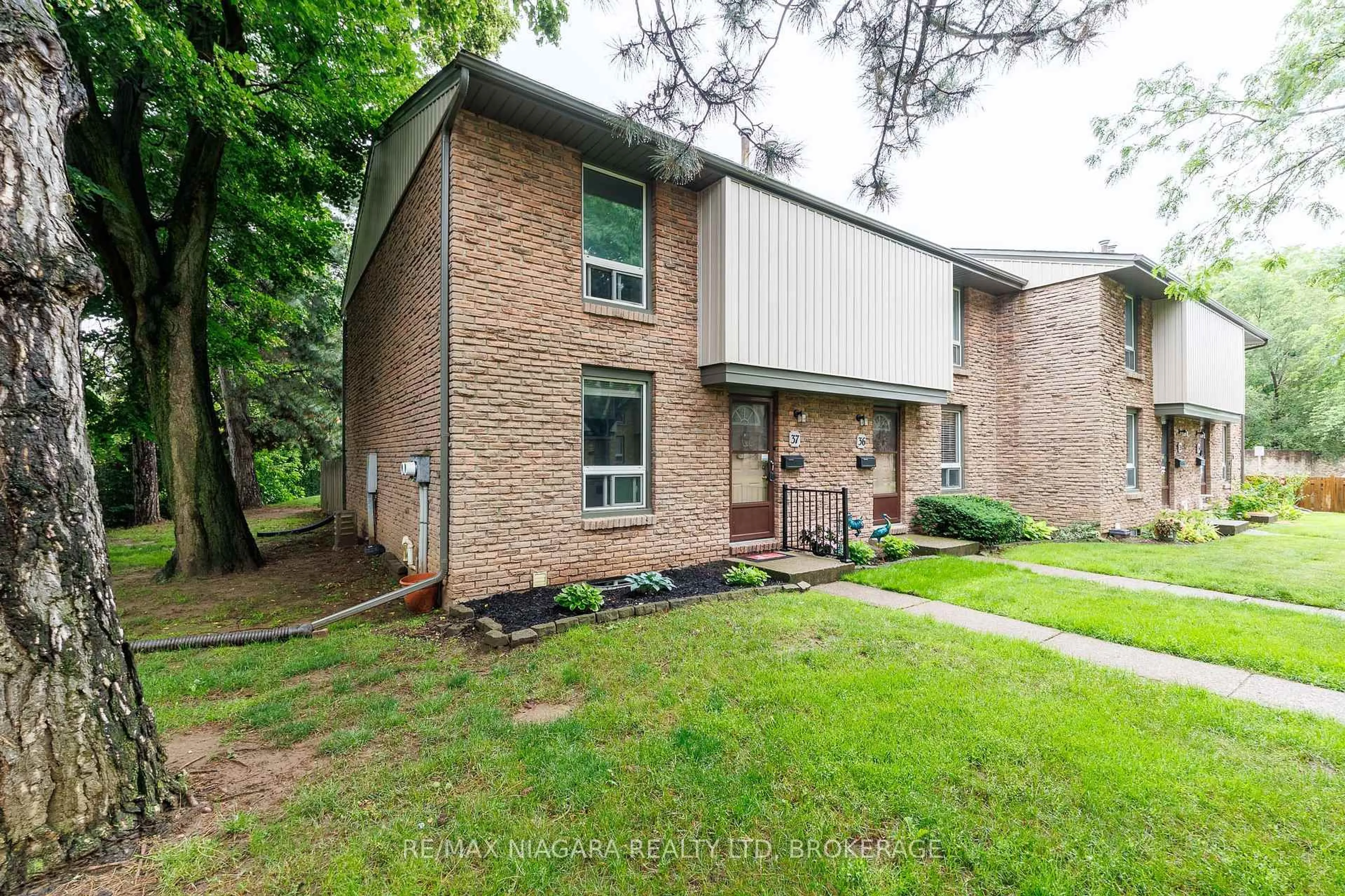 Home with brick exterior material, street for 302 VINE St #37, St. Catharines Ontario L2M 7M6