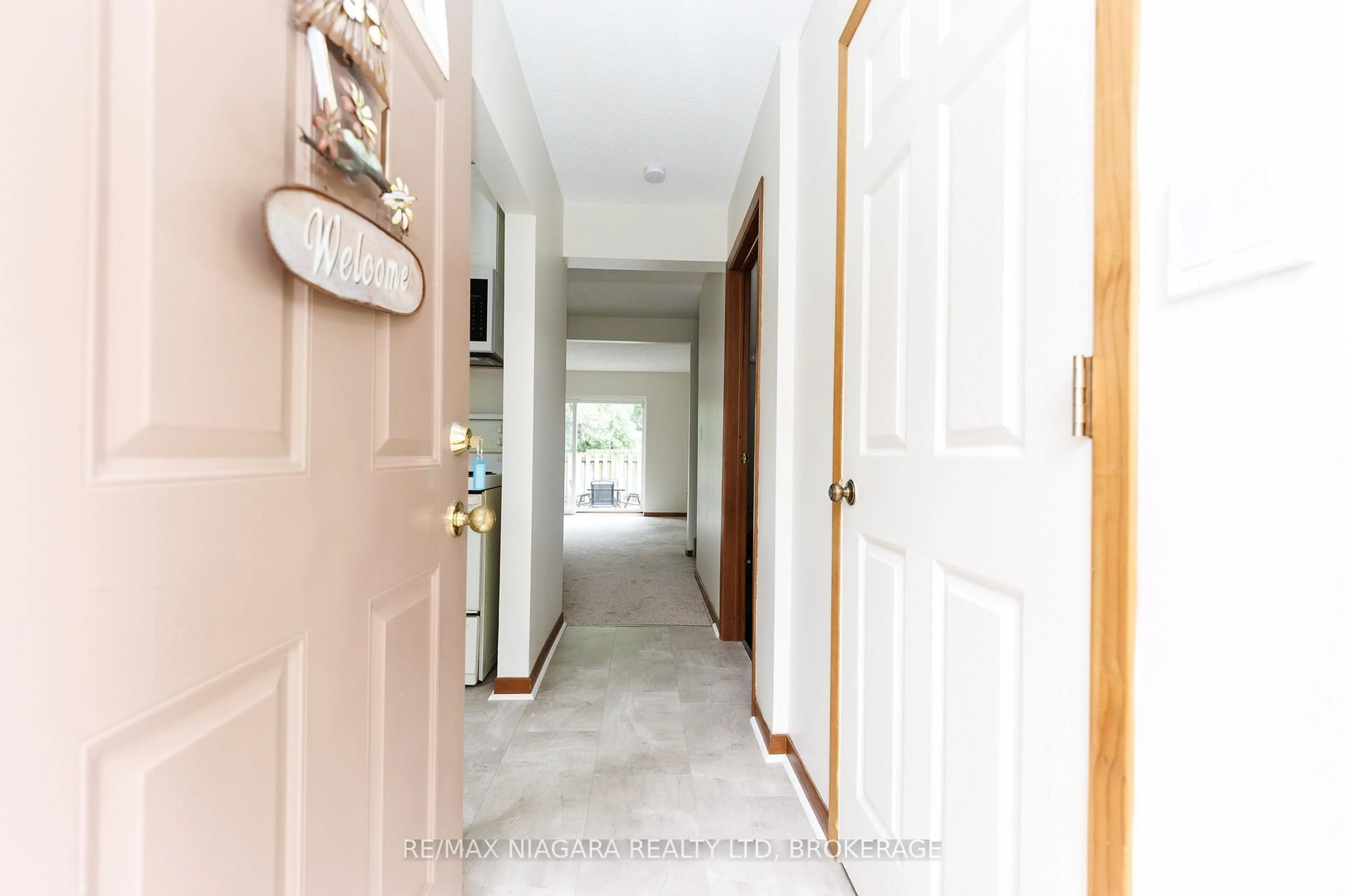 Indoor entryway for 302 VINE St #37, St. Catharines Ontario L2M 7M6