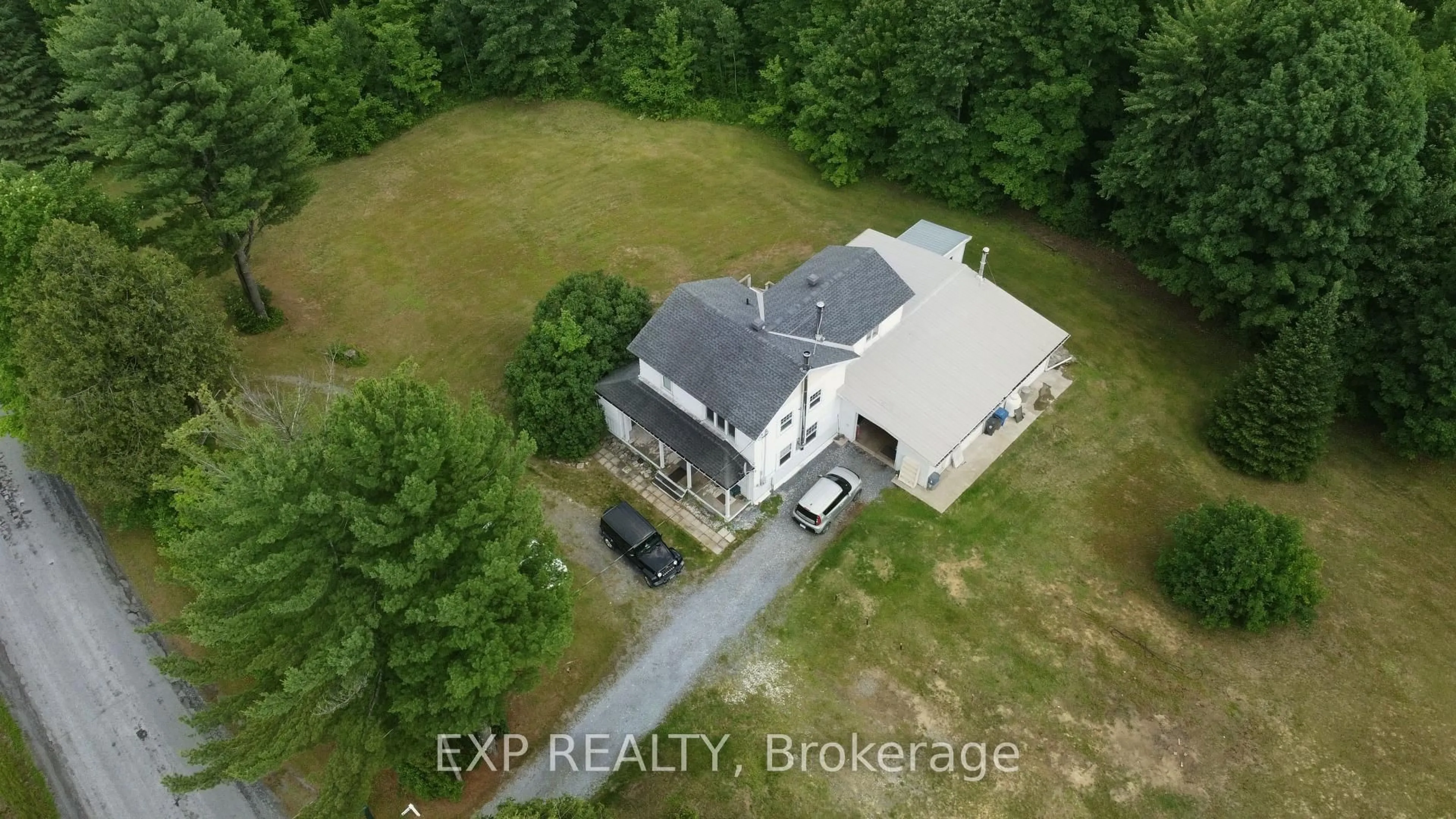 A pic from outside/outdoor area/front of a property/back of a property/a pic from drone, building for 3620 Carriere Rd, Alfred and Plantagenet Ontario K0B 1A0