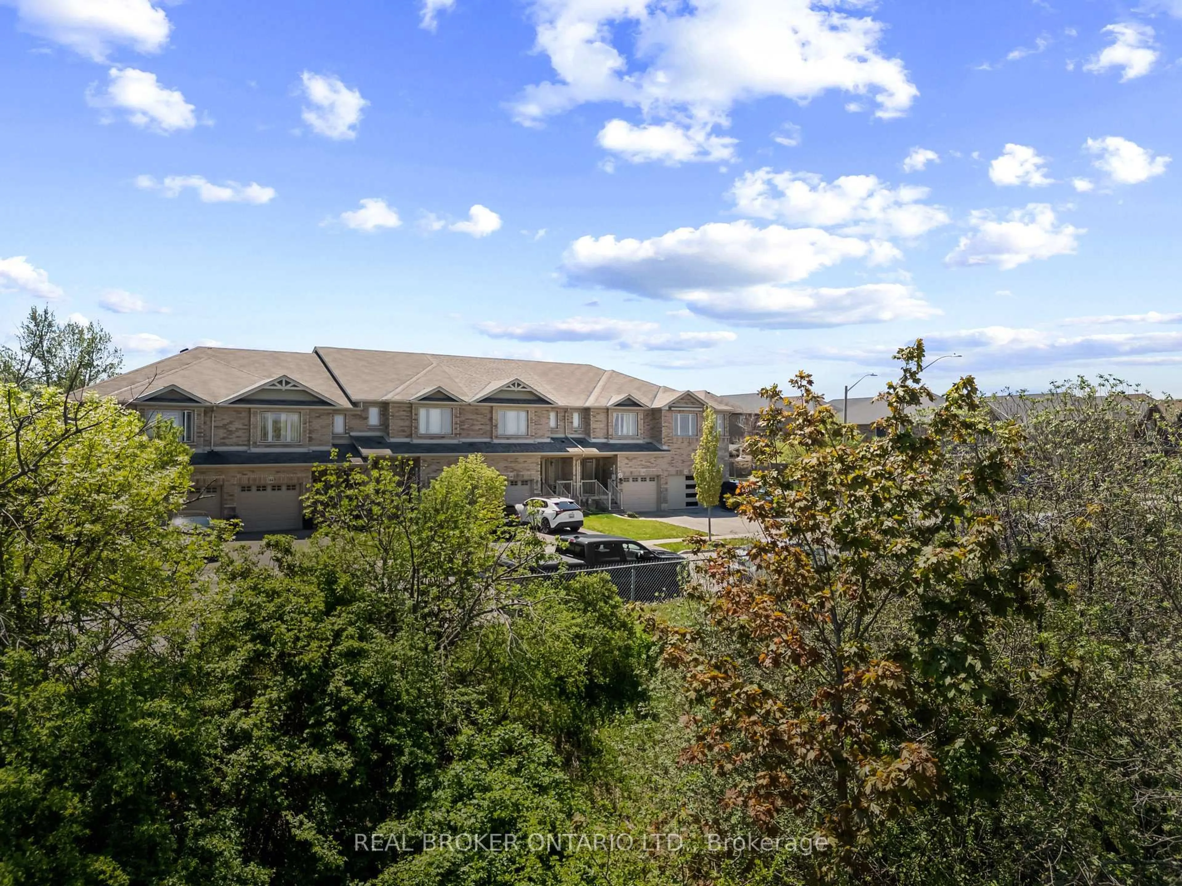 A pic from outside/outdoor area/front of a property/back of a property/a pic from drone, unknown for 138 Edenrock Dr, Hamilton Ontario L8E 0G8