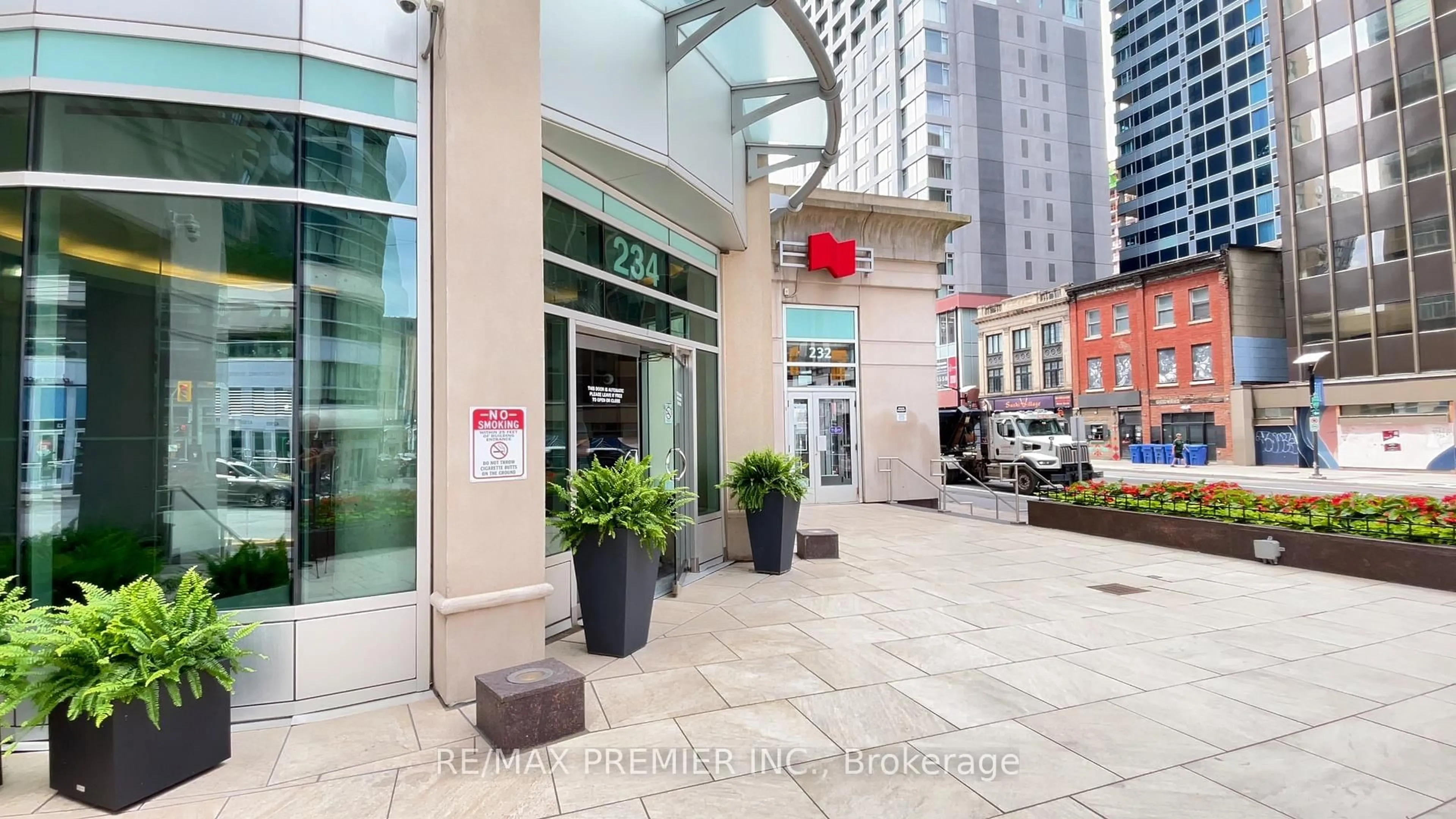 Unknown for 234 Rideau St #1903, Ottawa Ontario K1N 0A9