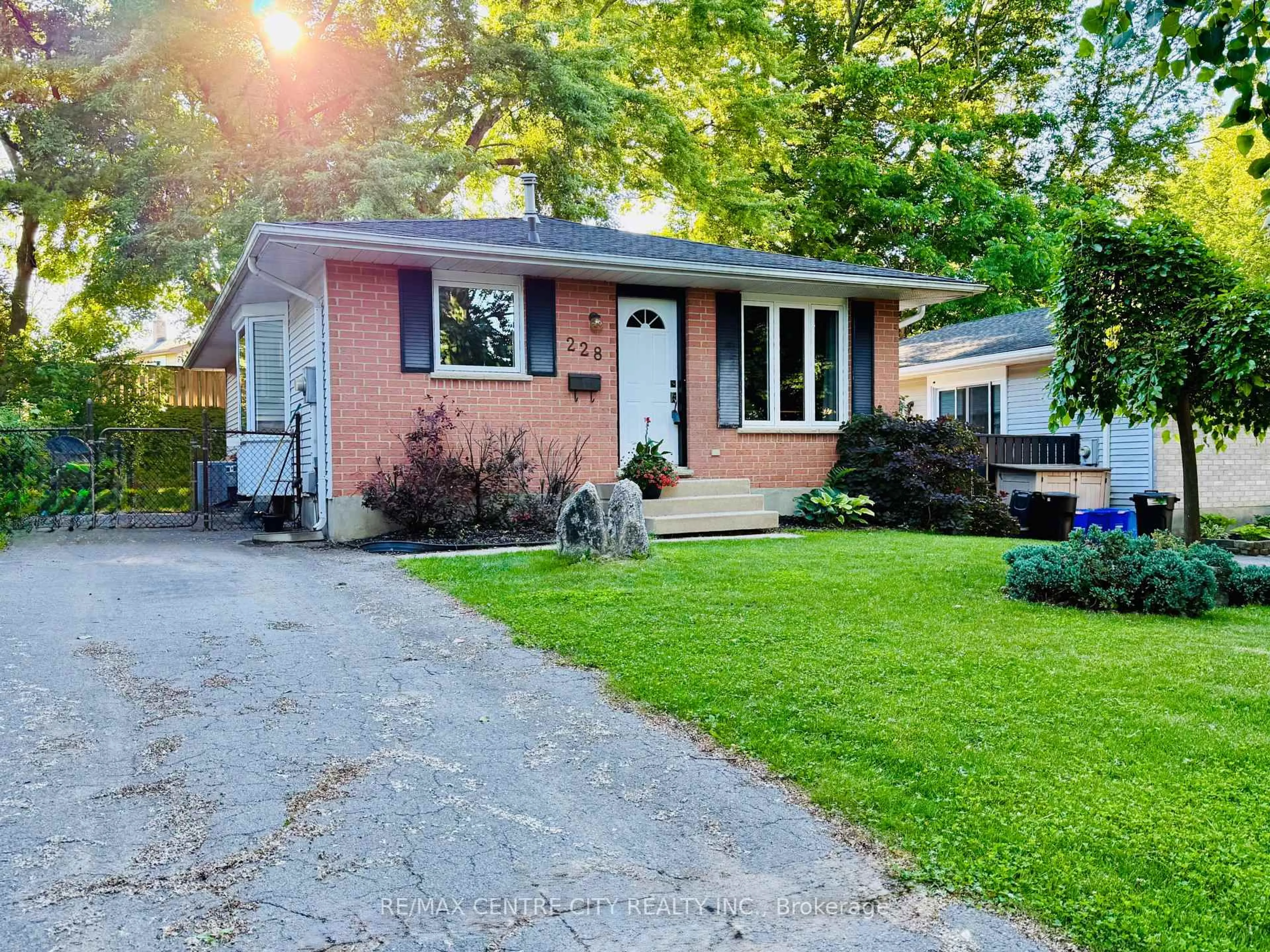 Unknown for 228 Pochard Lane, London East Ontario N5W 5Z3