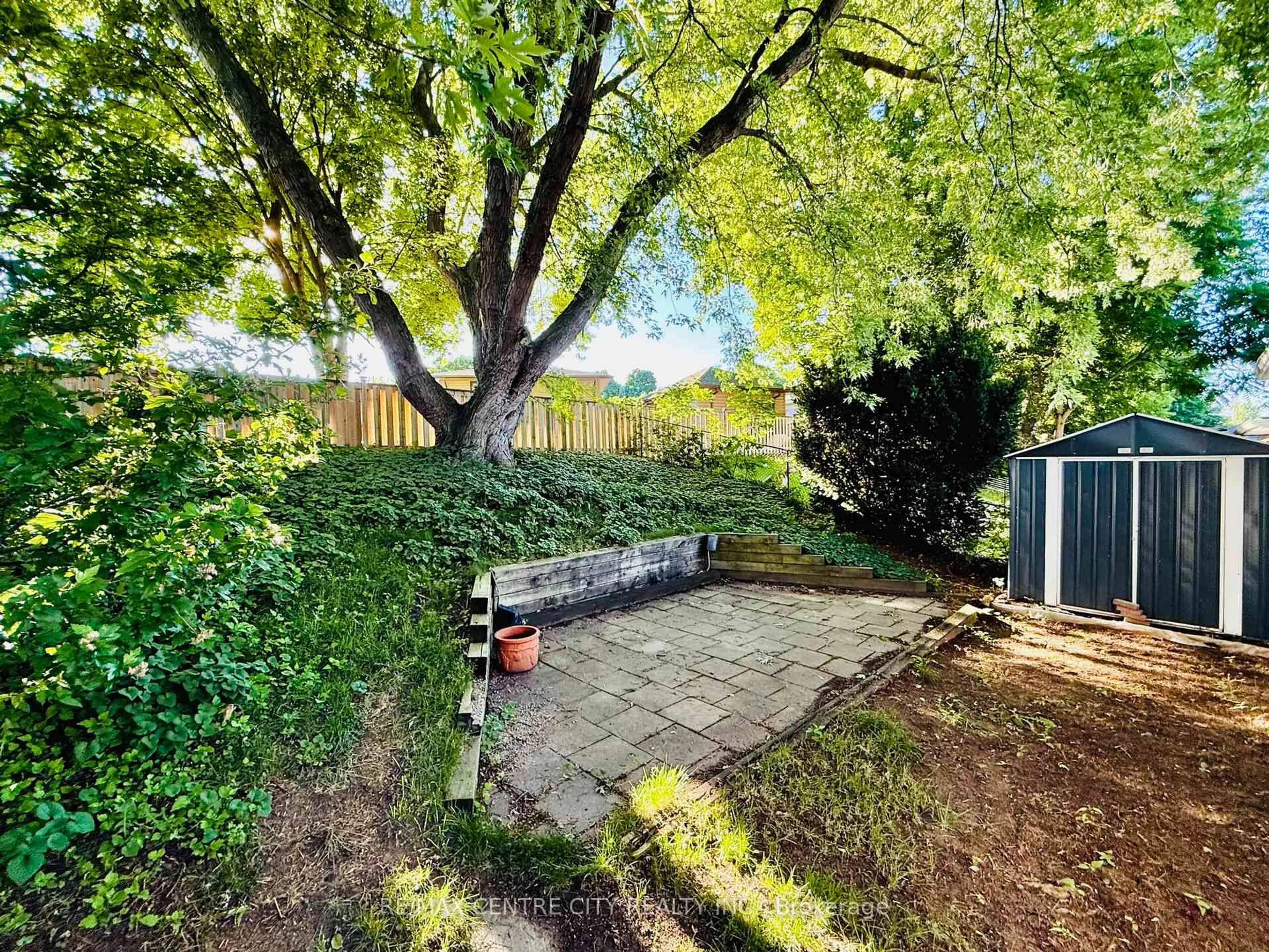 A pic from outside/outdoor area/front of a property/back of a property/a pic from drone, street for 228 Pochard Lane, London East Ontario N5W 5Z3