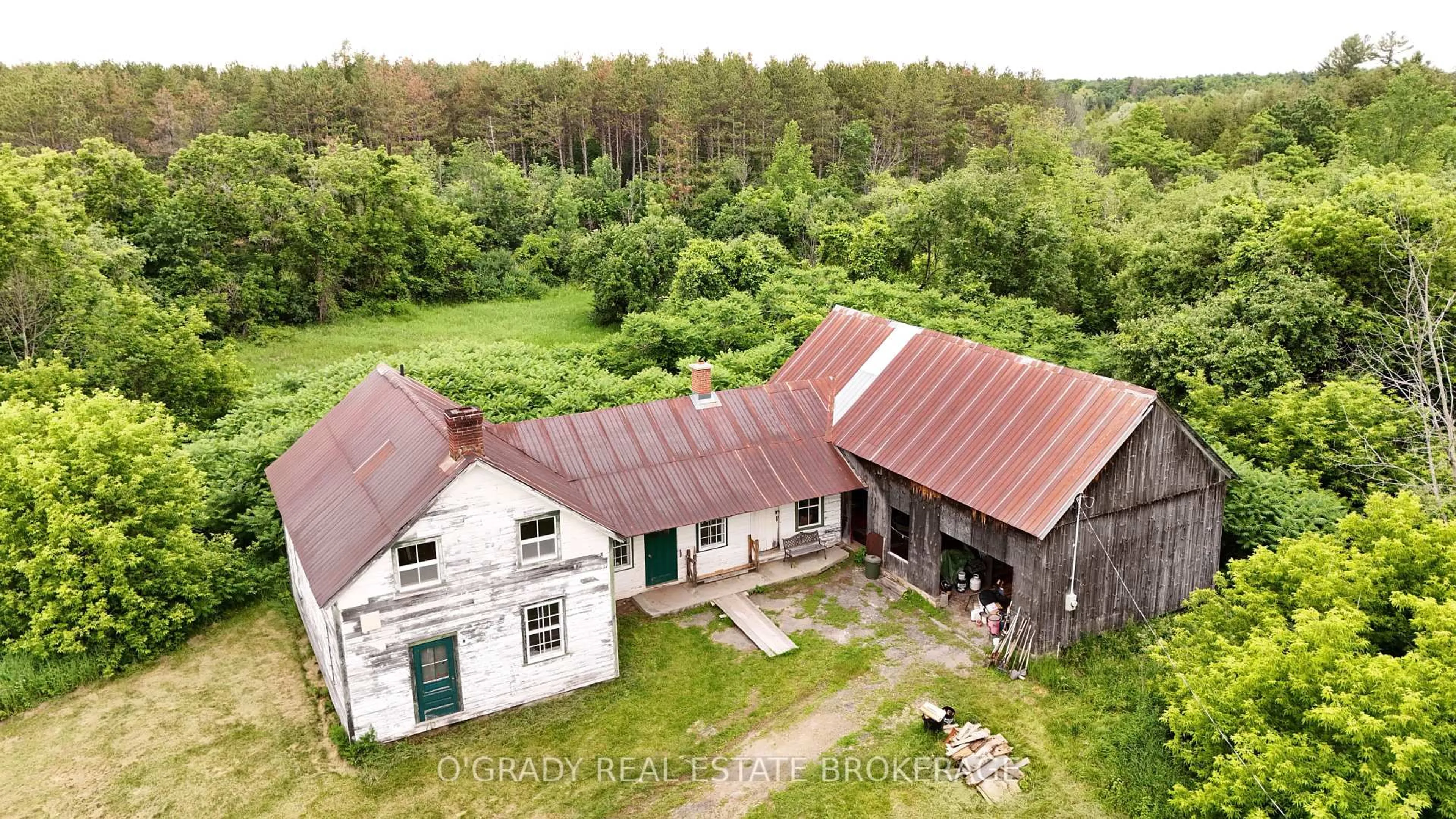 A pic from outside/outdoor area/front of a property/back of a property/a pic from drone, building for 8395 Pana Rd, Metcalfe Ontario K0A 2P0