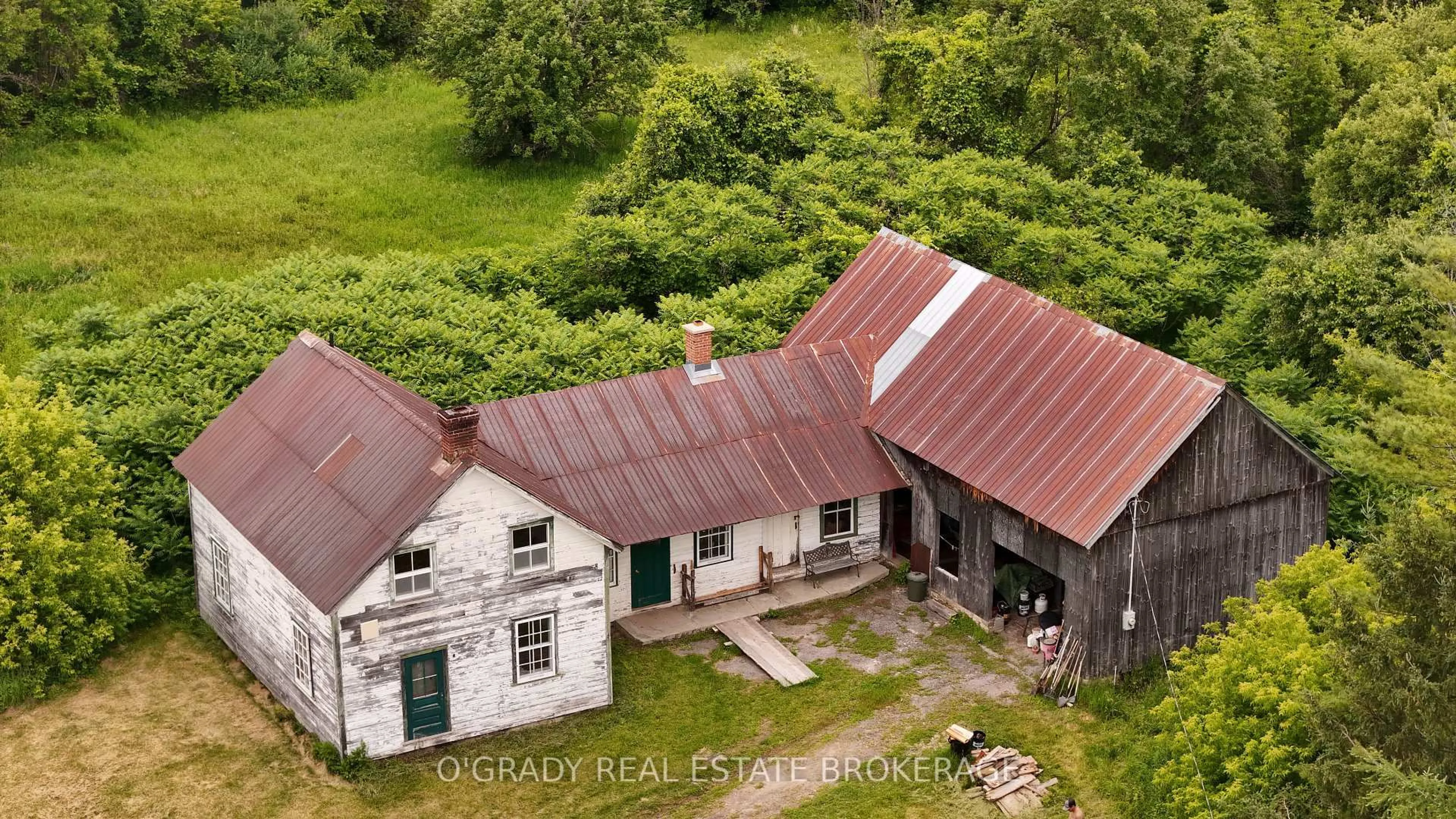 A pic from outside/outdoor area/front of a property/back of a property/a pic from drone, building for 8395 Pana Rd, Metcalfe Ontario K0A 2P0