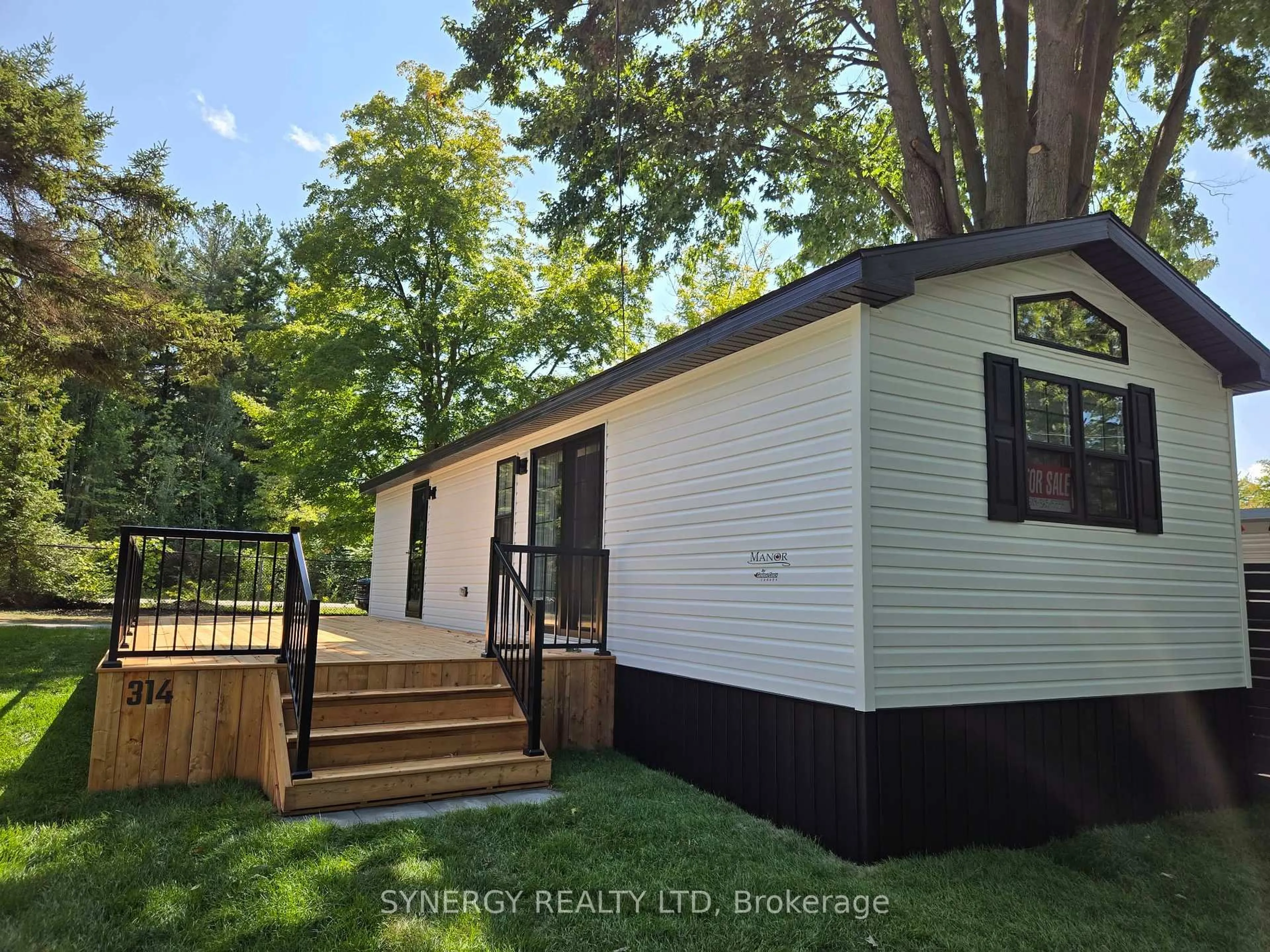 Home with vinyl exterior material, unknown for 75559 Lidderdale St, Bluewater Ontario N0M 1G0