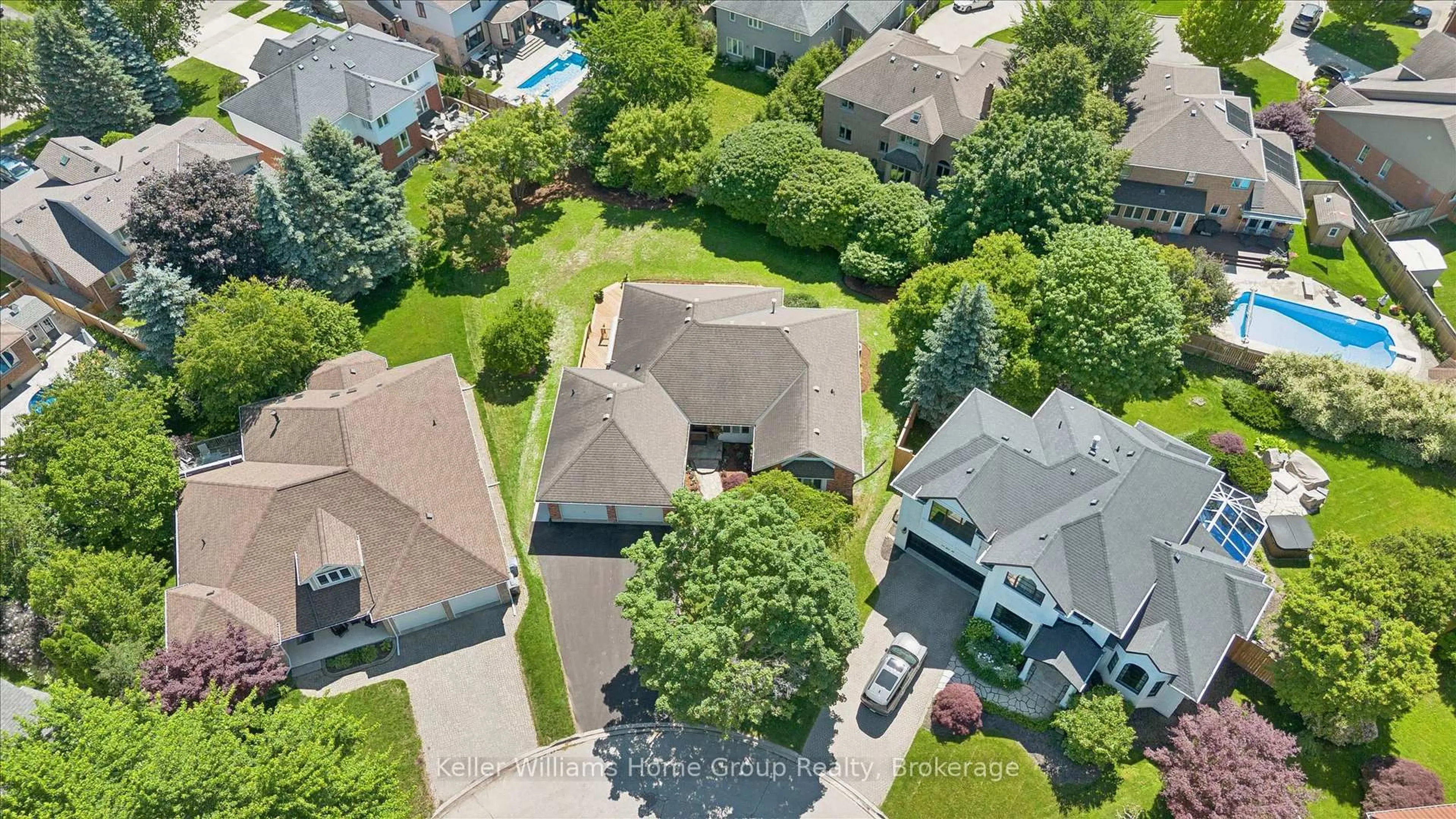 A pic from outside/outdoor area/front of a property/back of a property/a pic from drone, street for 22 Lyle Pl, Guelph Ontario N1L 1A8