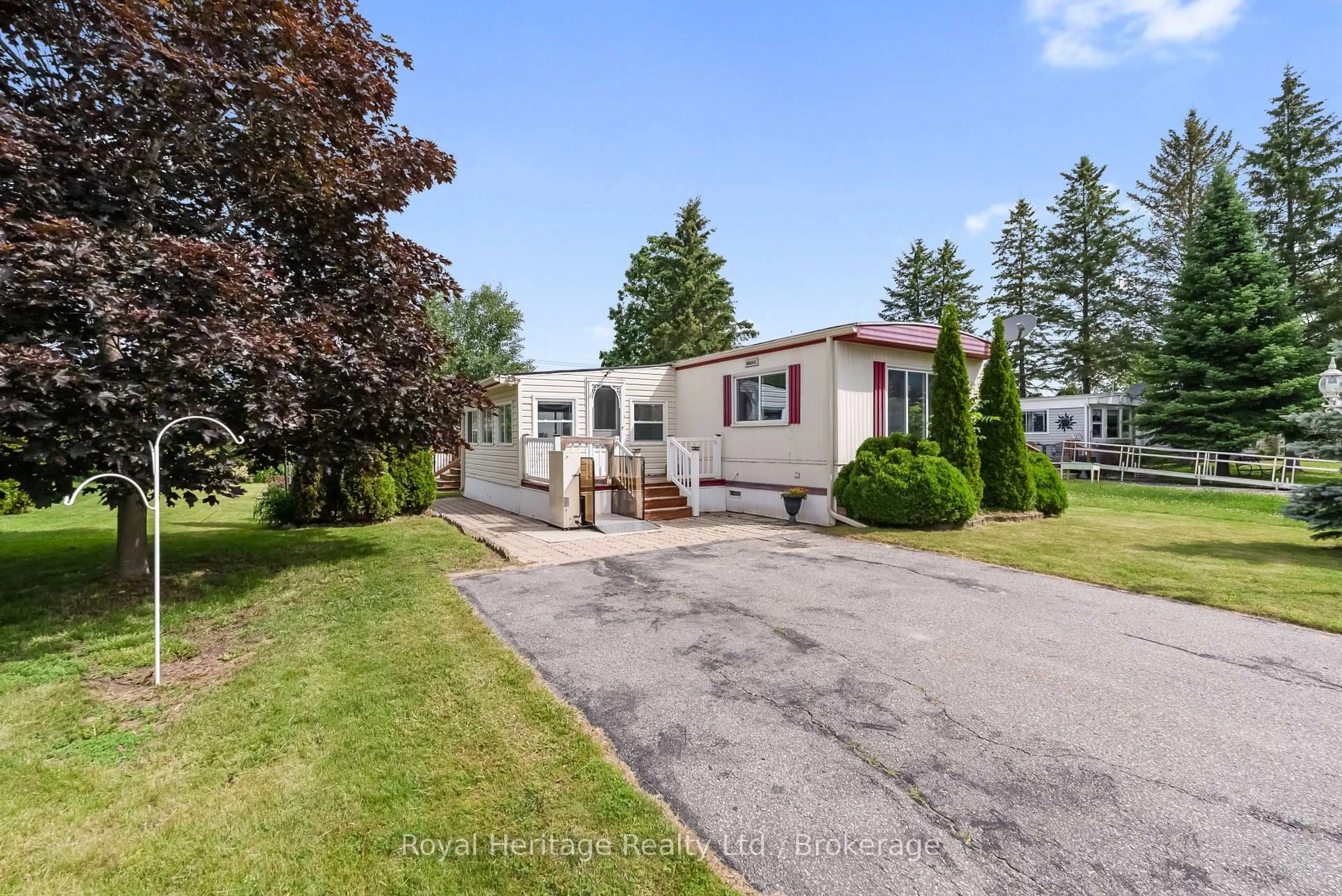Home with vinyl exterior material, street for 19 Park Cres, Kawartha Lakes Ontario K9V 4R3