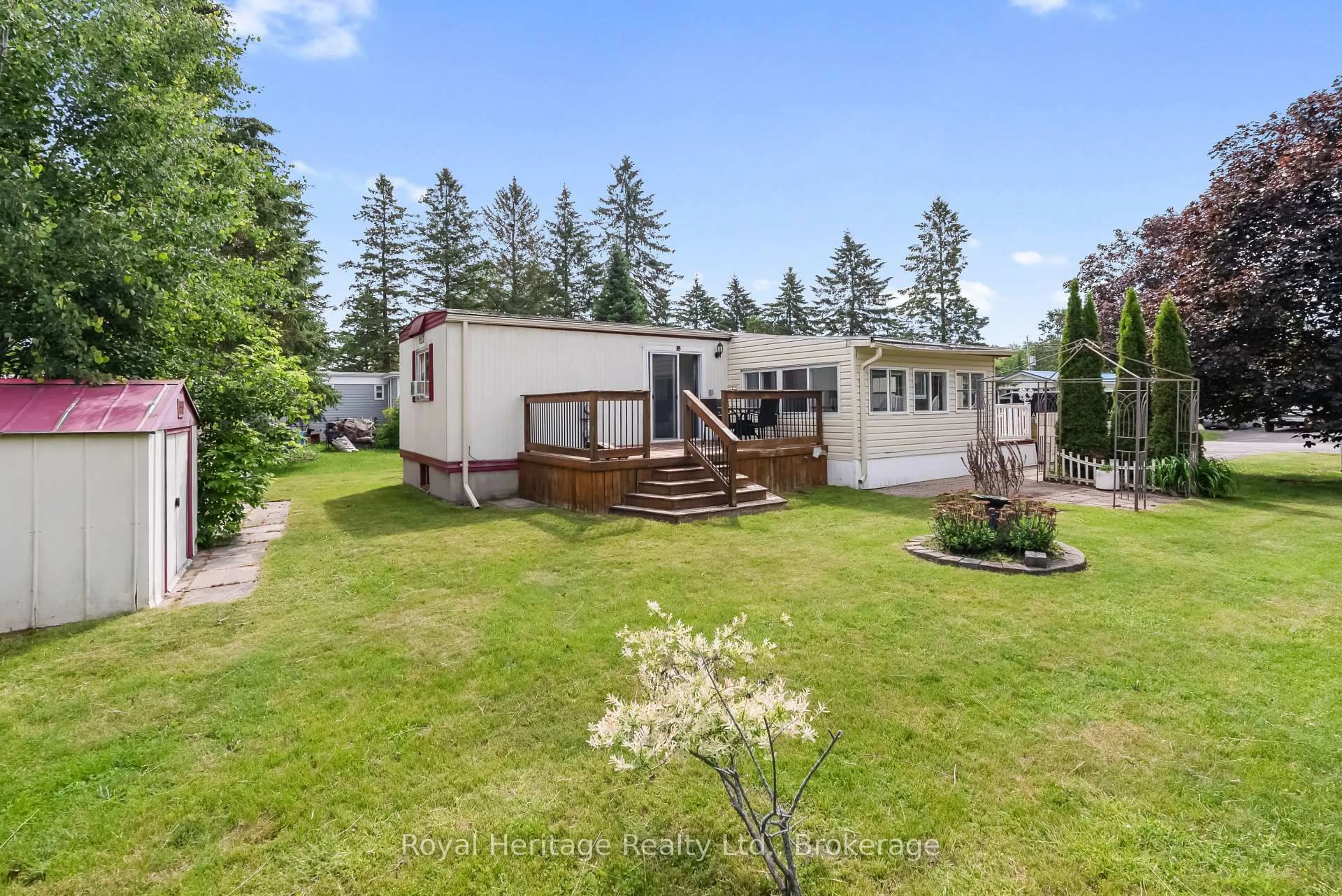 A pic from outside/outdoor area/front of a property/back of a property/a pic from drone, water/lake/river/ocean view for 19 Park Cres, Kawartha Lakes Ontario K9V 4R3