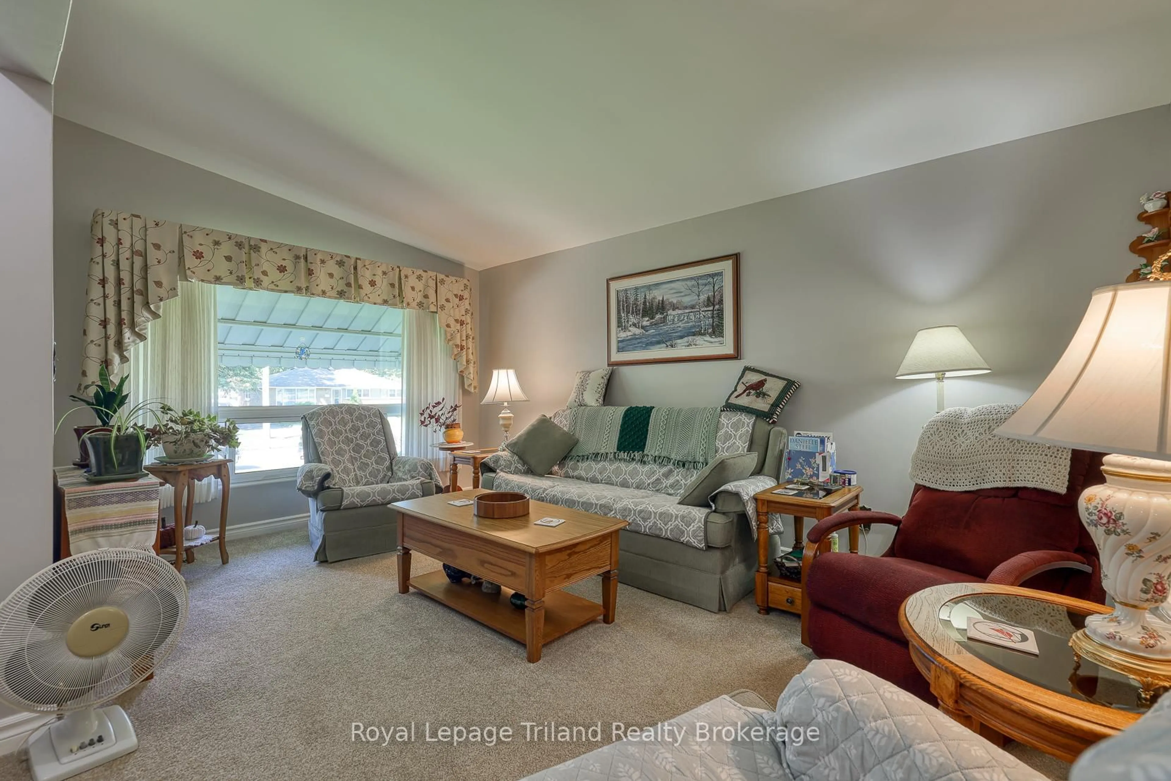 Living room with furniture, unknown for 272 Brenda Cres, Woodstock Ontario N4S 7S1