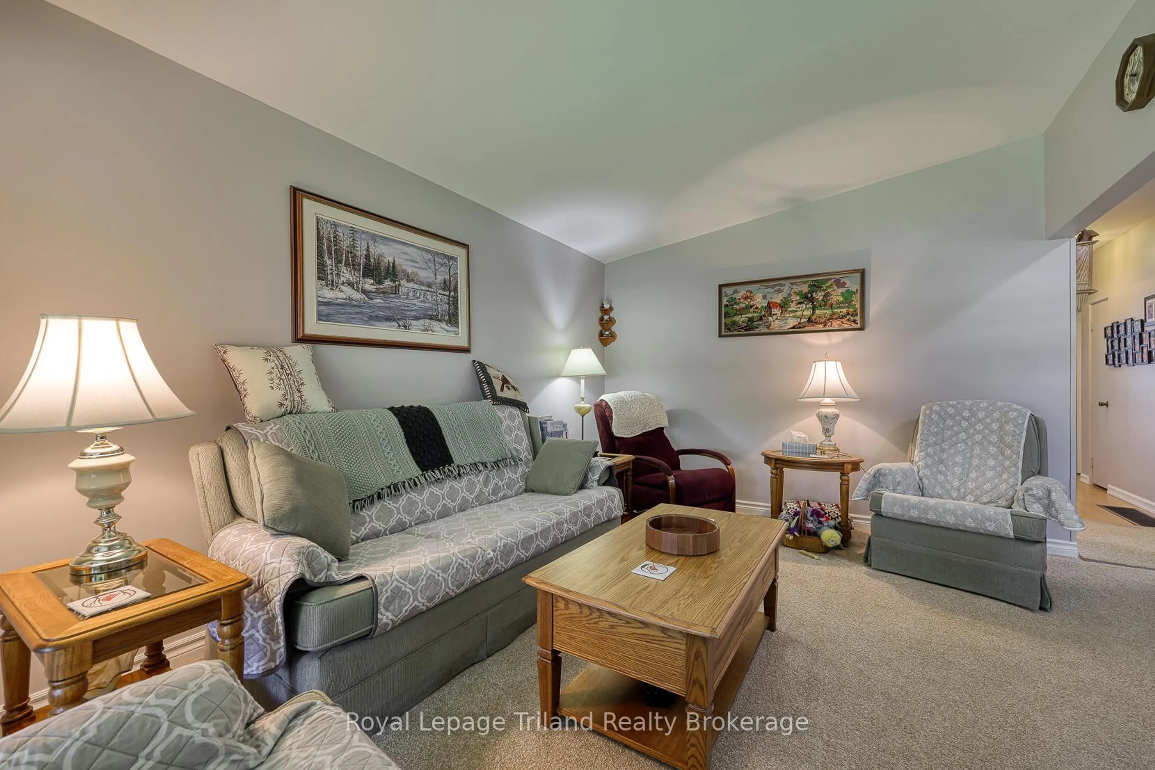 Living room with furniture, unknown for 272 Brenda Cres, Woodstock Ontario N4S 7S1