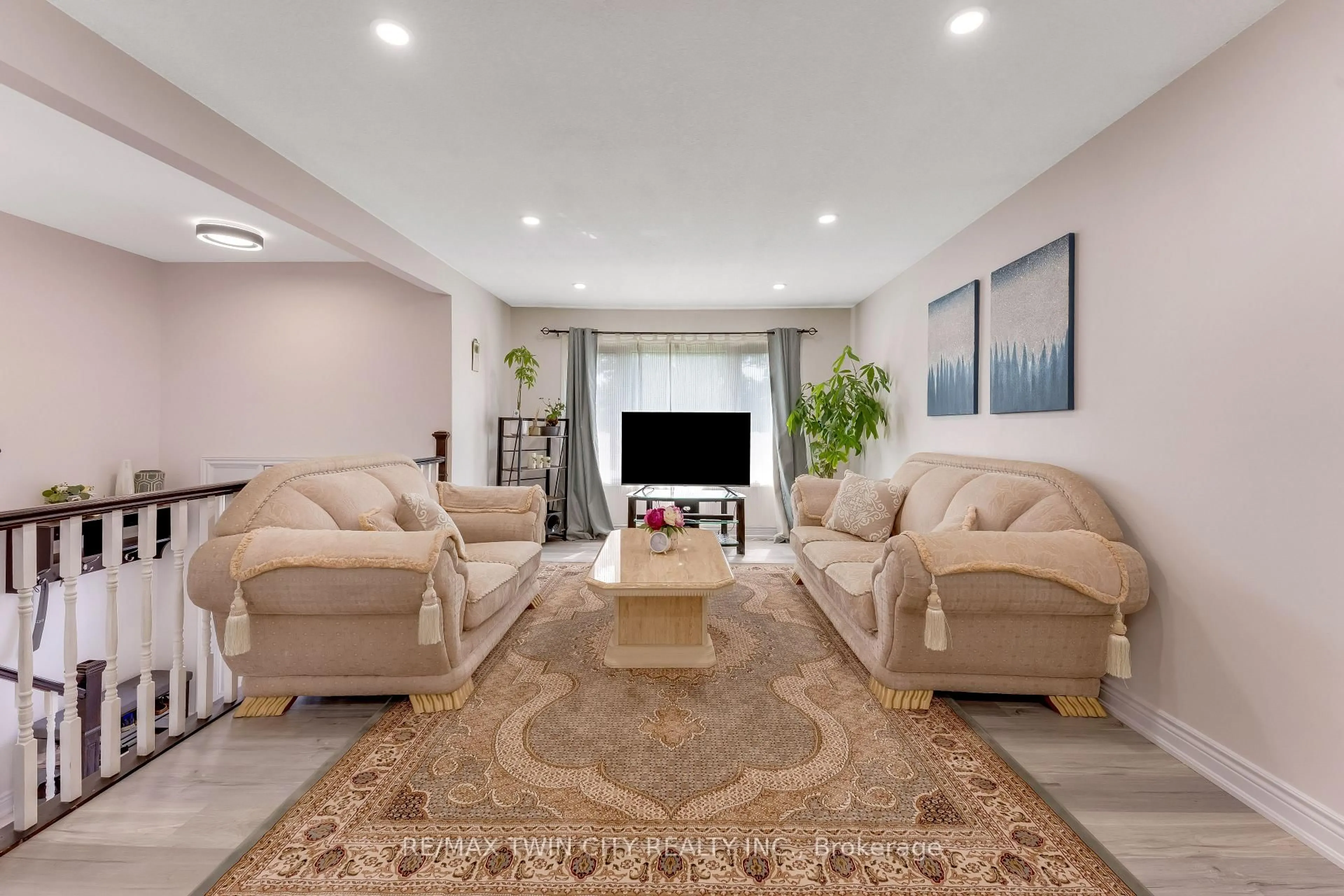 Living room with furniture, unknown for 160 Gray St, Kitchener Ontario N2A 3P7