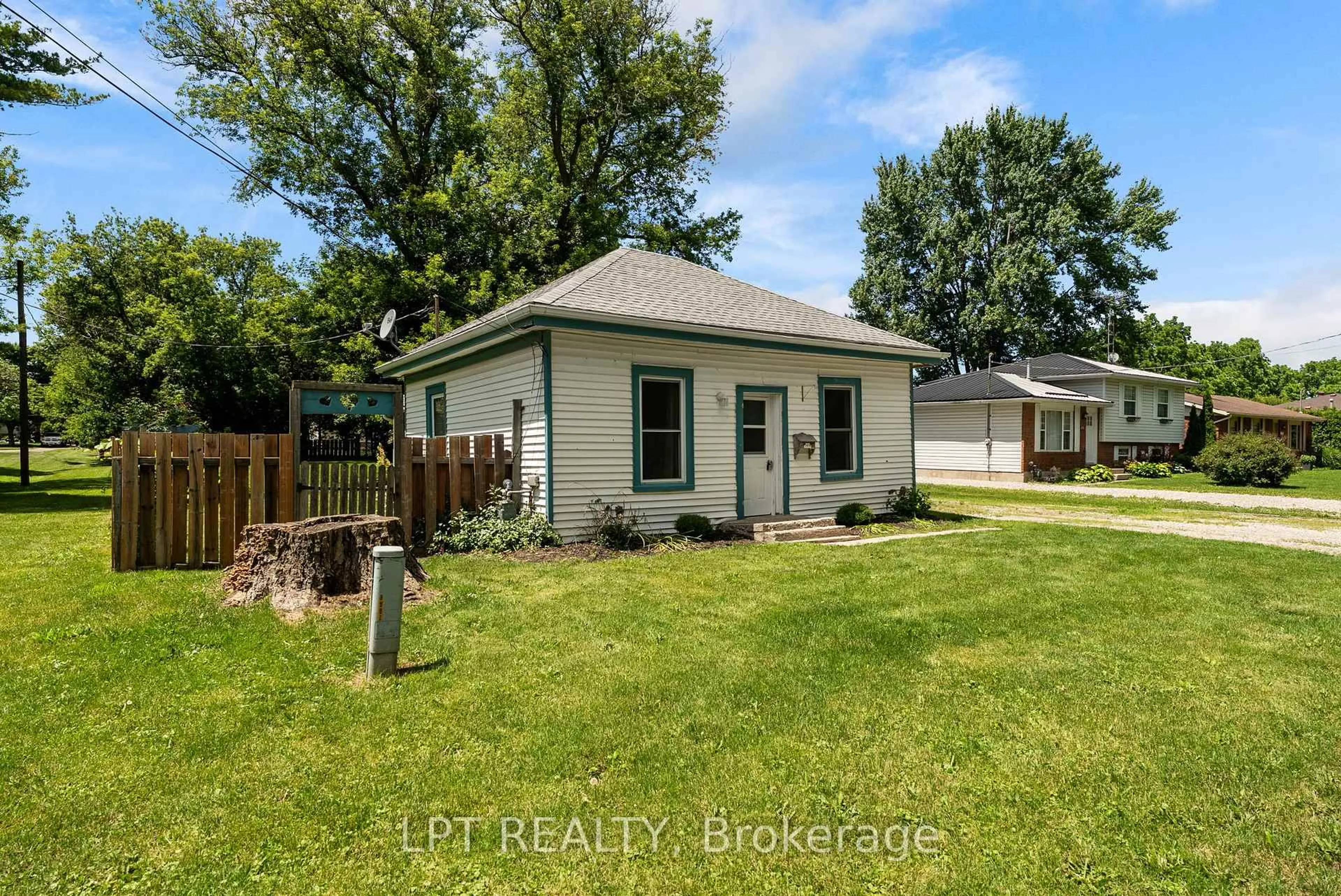 A pic from outside/outdoor area/front of a property/back of a property/a pic from drone, street for 269 Richmond St, North Middlesex Ontario N0M 2K0
