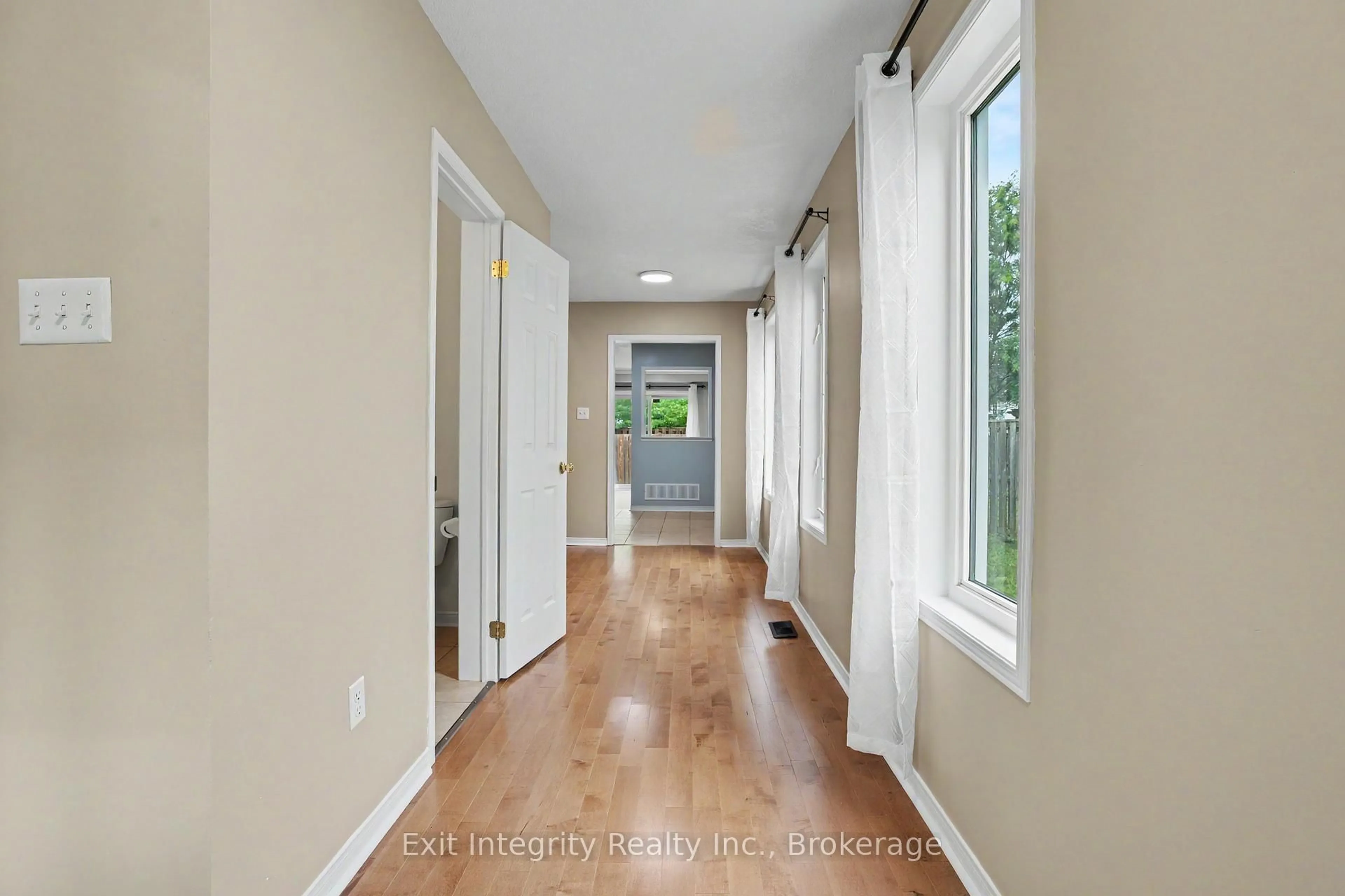 Indoor entryway for 238 Blackburn Dr, Brantford Ontario N3T 0C5