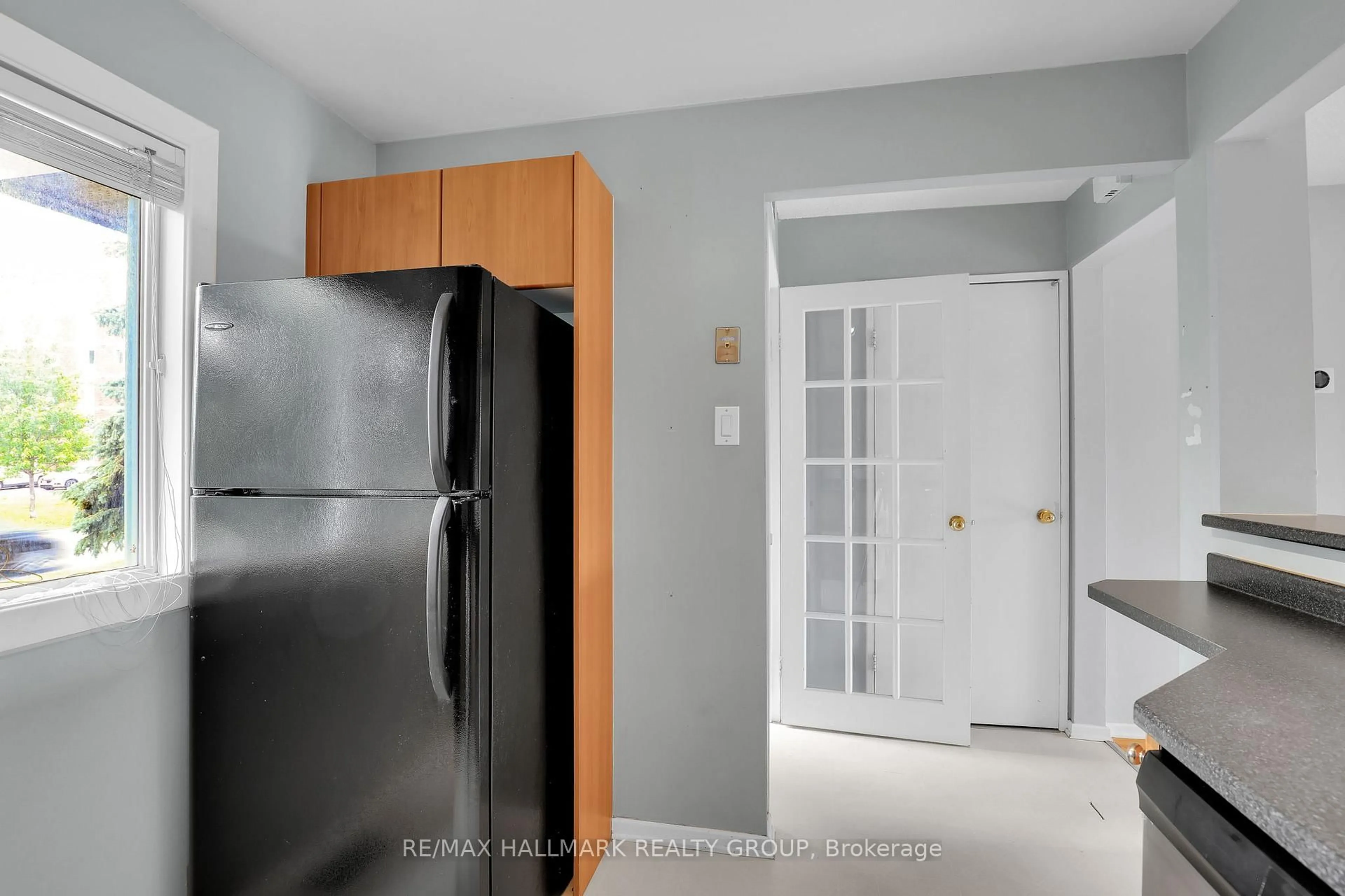 Standard kitchen, floor is not visible for 2912 Fairlea Cres, Ottawa Ontario K1V 8T7