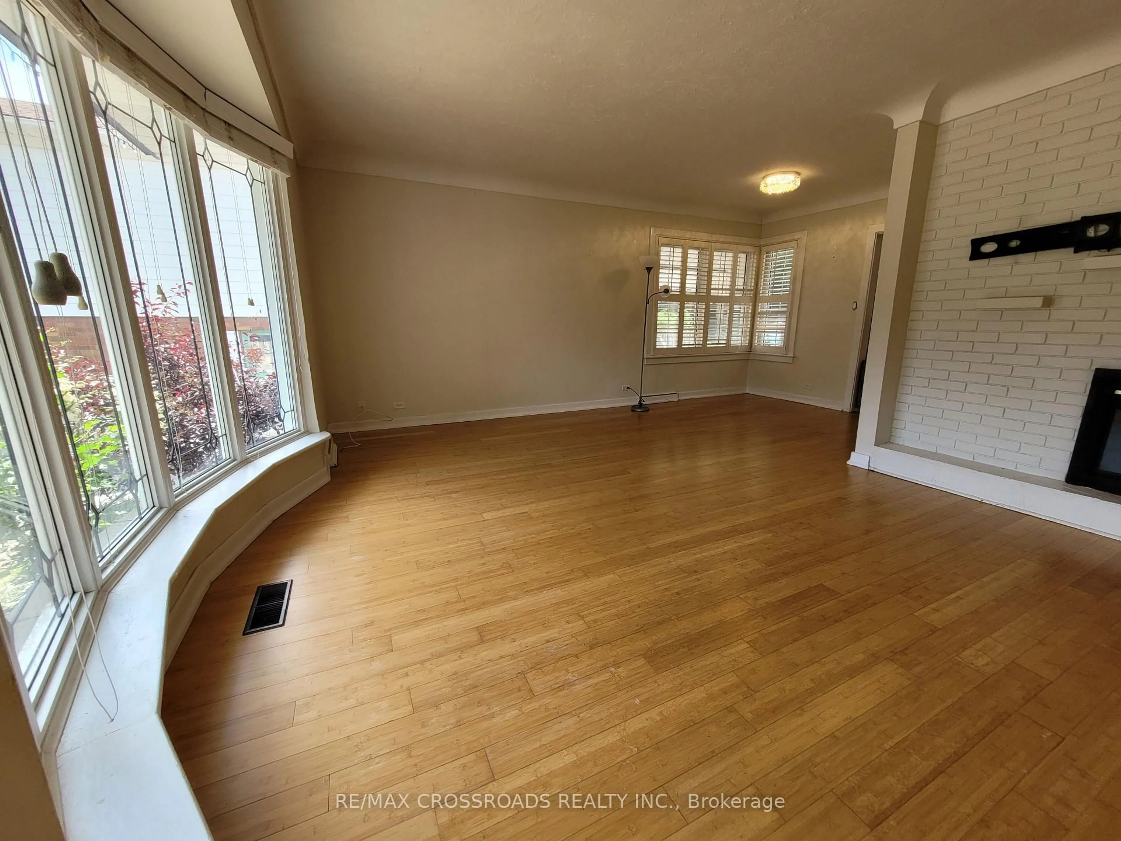 A pic of a room for 6039 Althea St, Niagara Falls Ontario L2E 5G4