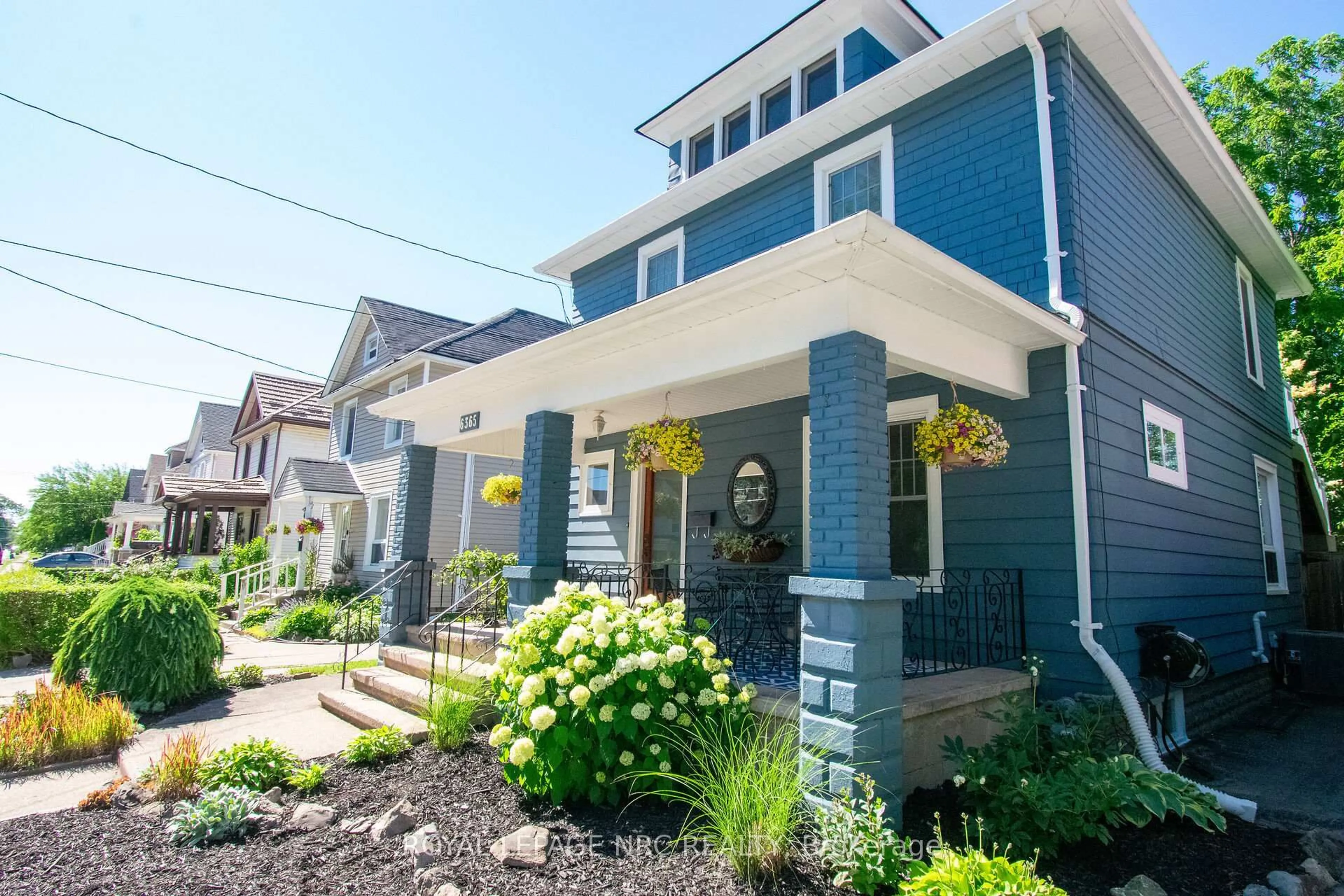 Home with brick exterior material, street for 6365 Barker St, Niagara Falls Ontario L2G 1Y6