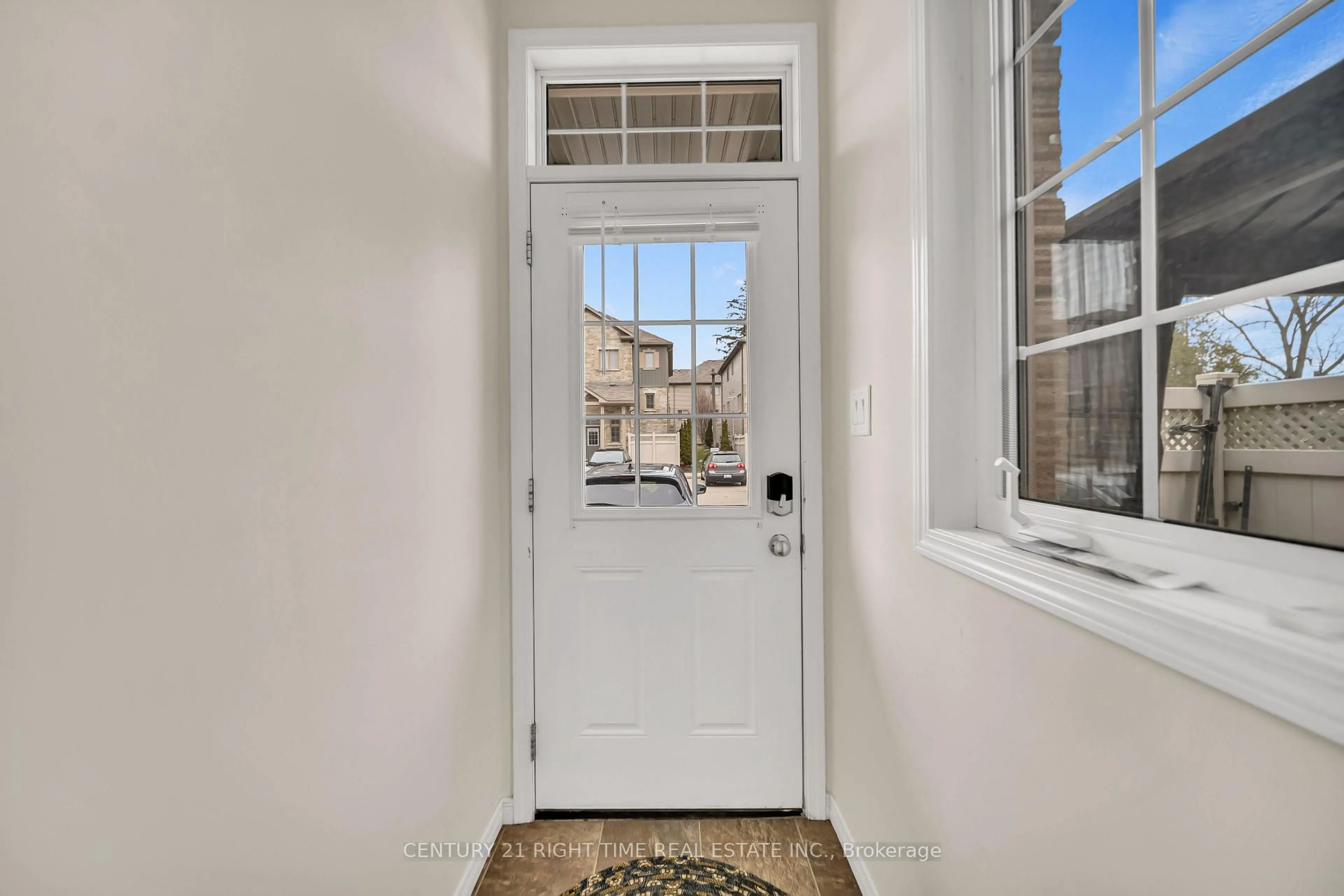 Indoor entryway for 931 Glasgow St #14A, Kitchener Ontario N2N 0B6