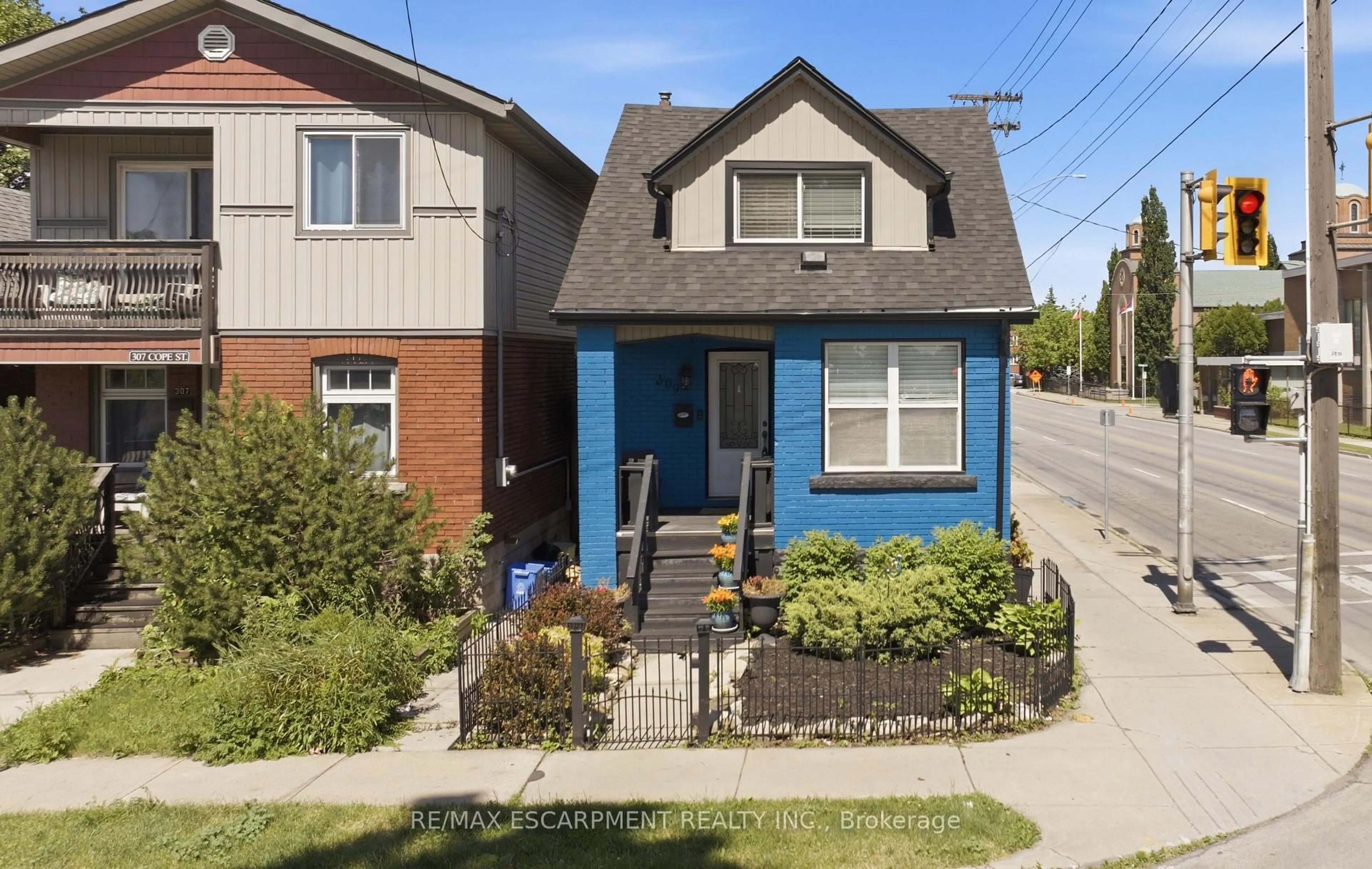 Home with brick exterior material, street for 309 Cope St, Hamilton Ontario L8H 5B8