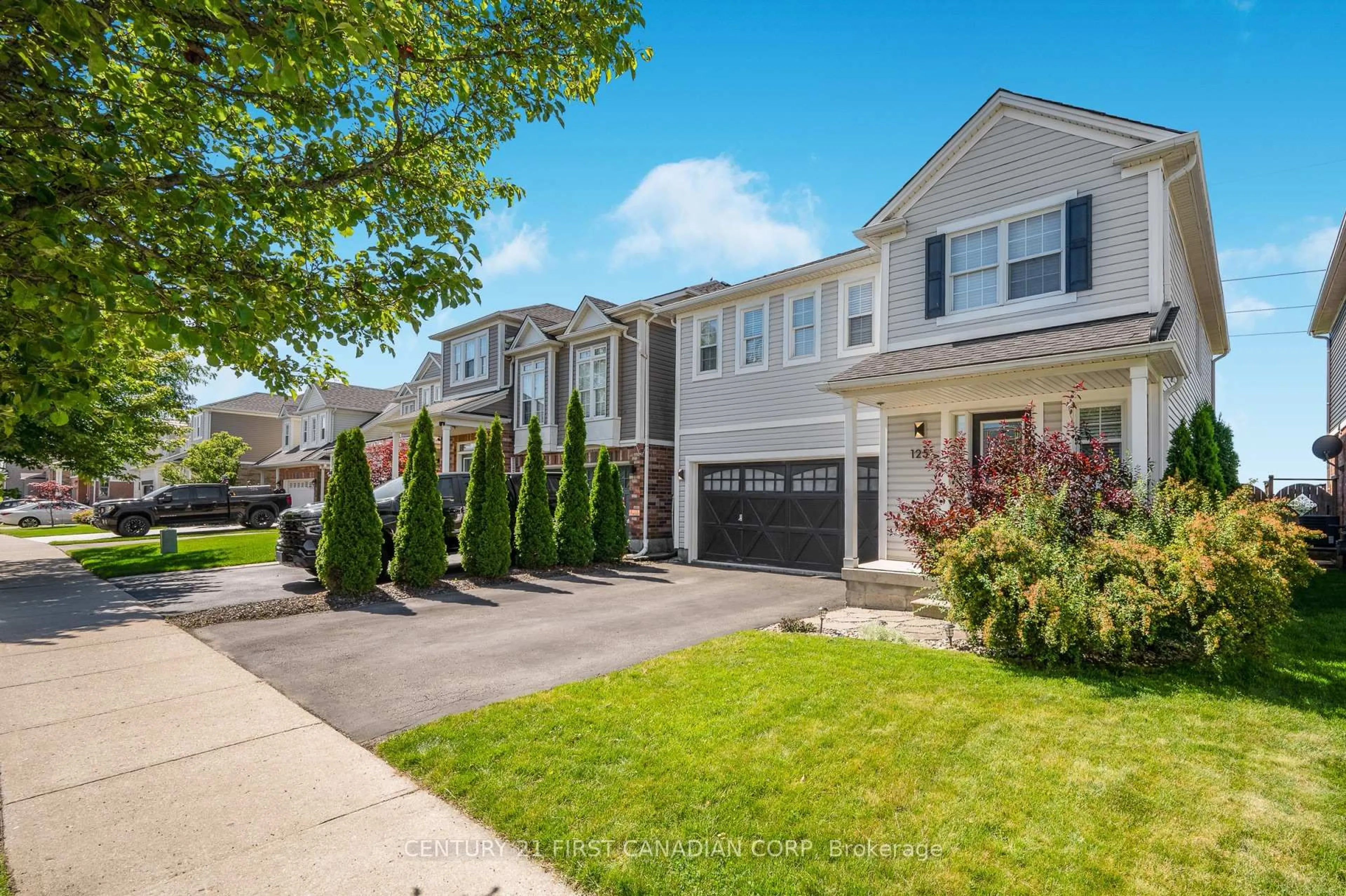 Home with vinyl exterior material, street for 125 Voyager Pass, Hamilton Ontario L0R 1C0