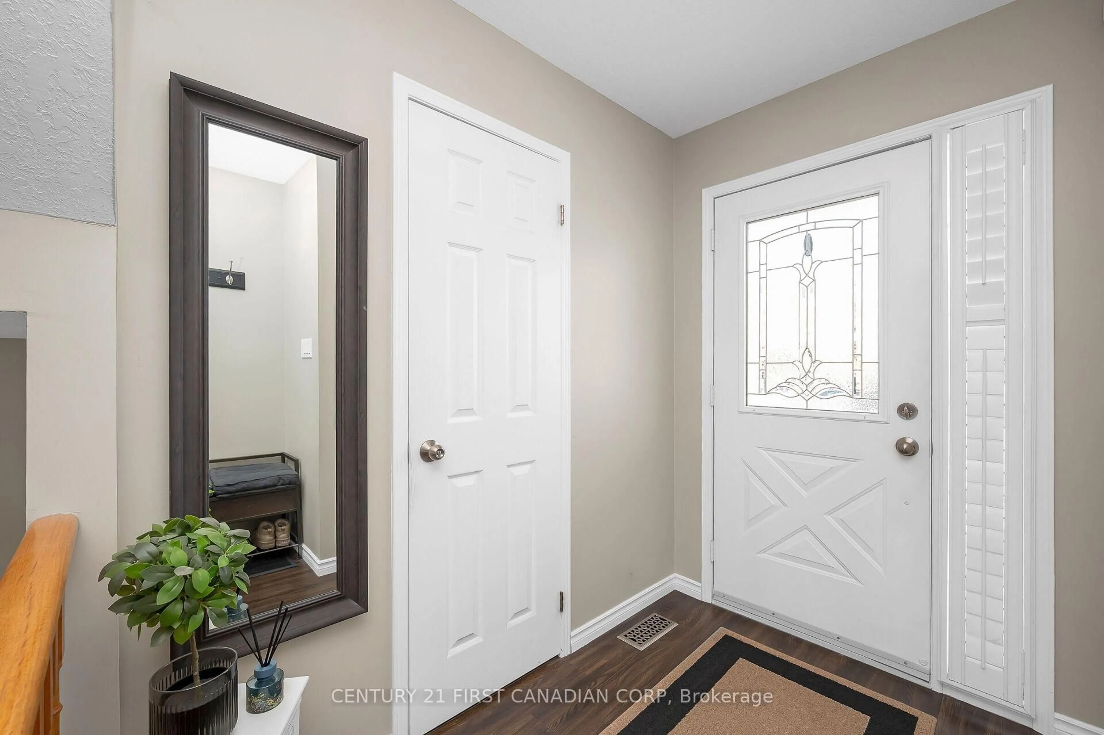 Indoor entryway for 125 Voyager Pass, Hamilton Ontario L0R 1C0