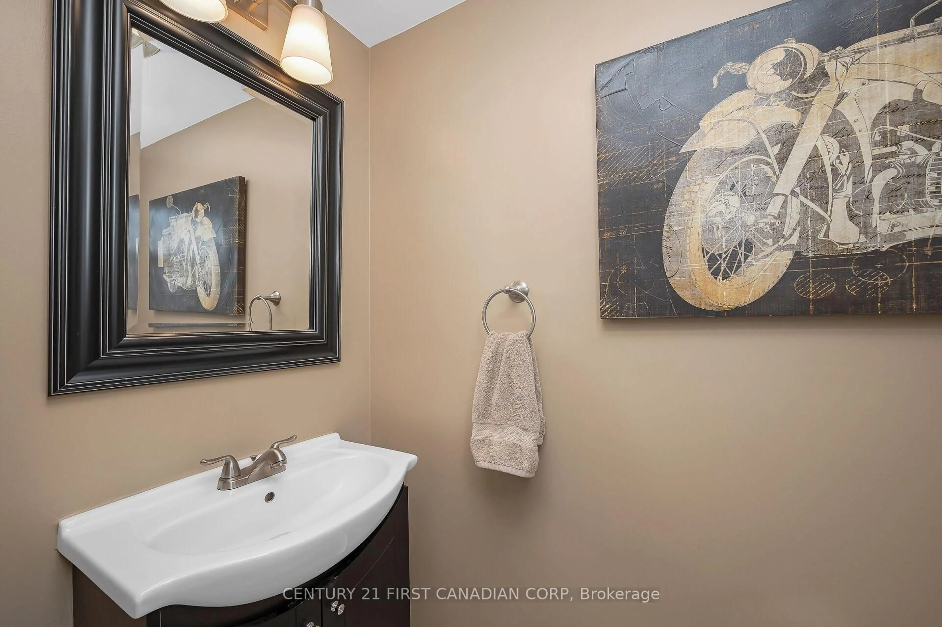 Standard bathroom, ceramic/tile floor for 125 Voyager Pass, Hamilton Ontario L0R 1C0