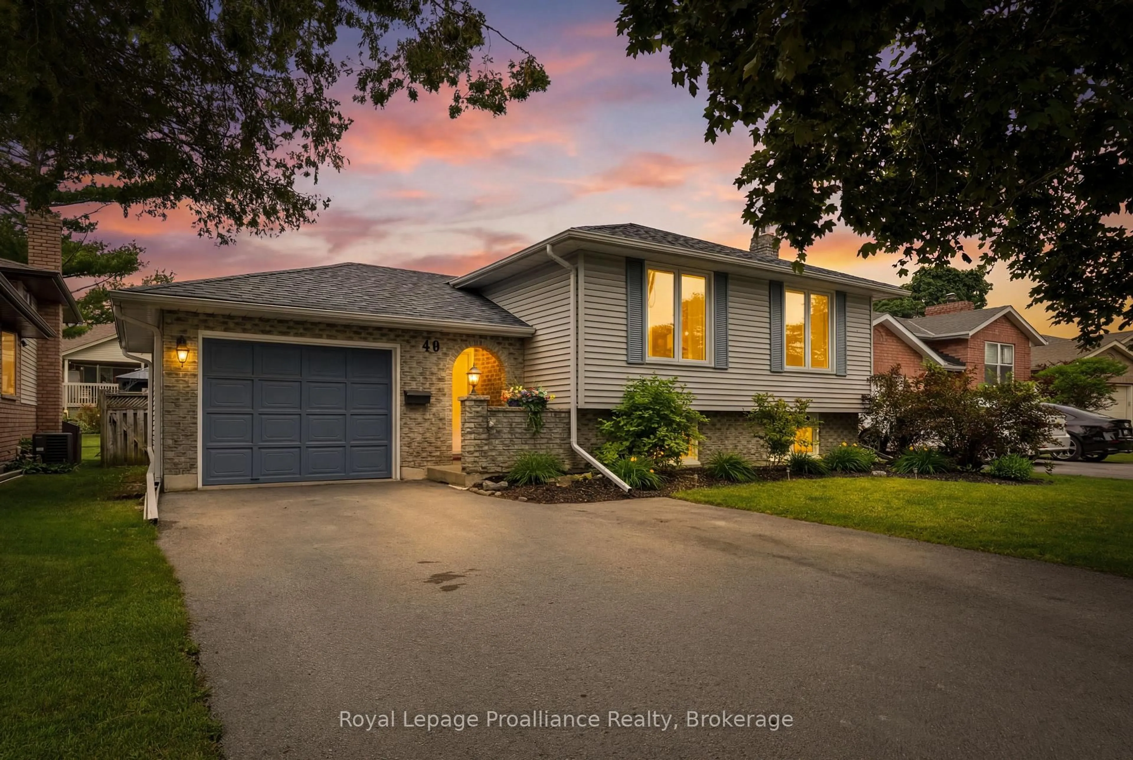 Home with brick exterior material, street for 40 Springbrook Cres, Belleville Ontario K8P 5B8