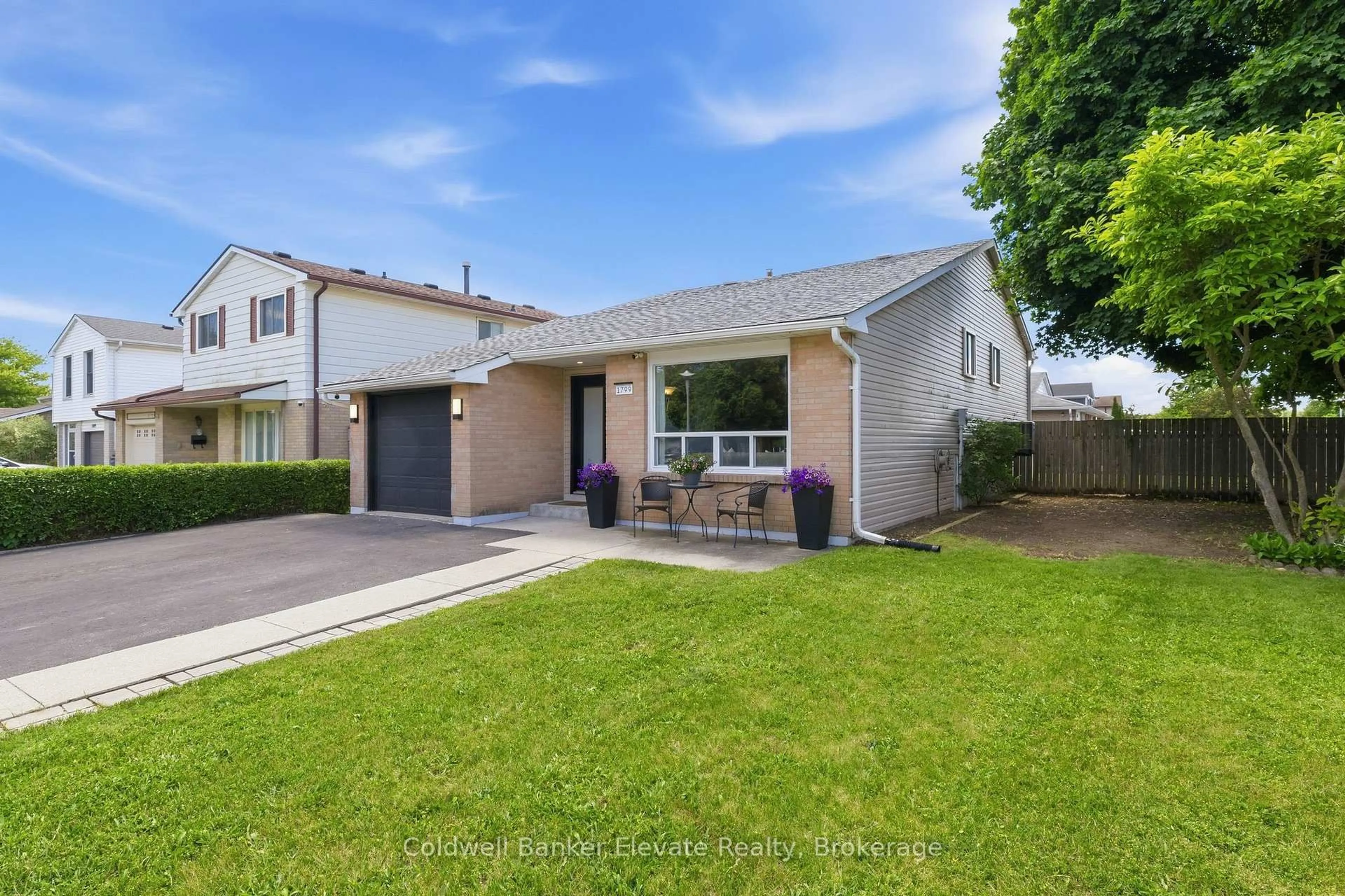 A pic from outside/outdoor area/front of a property/back of a property/a pic from drone, street for 1799 Briarwood Dr, Cambridge Ontario N3H 5A6