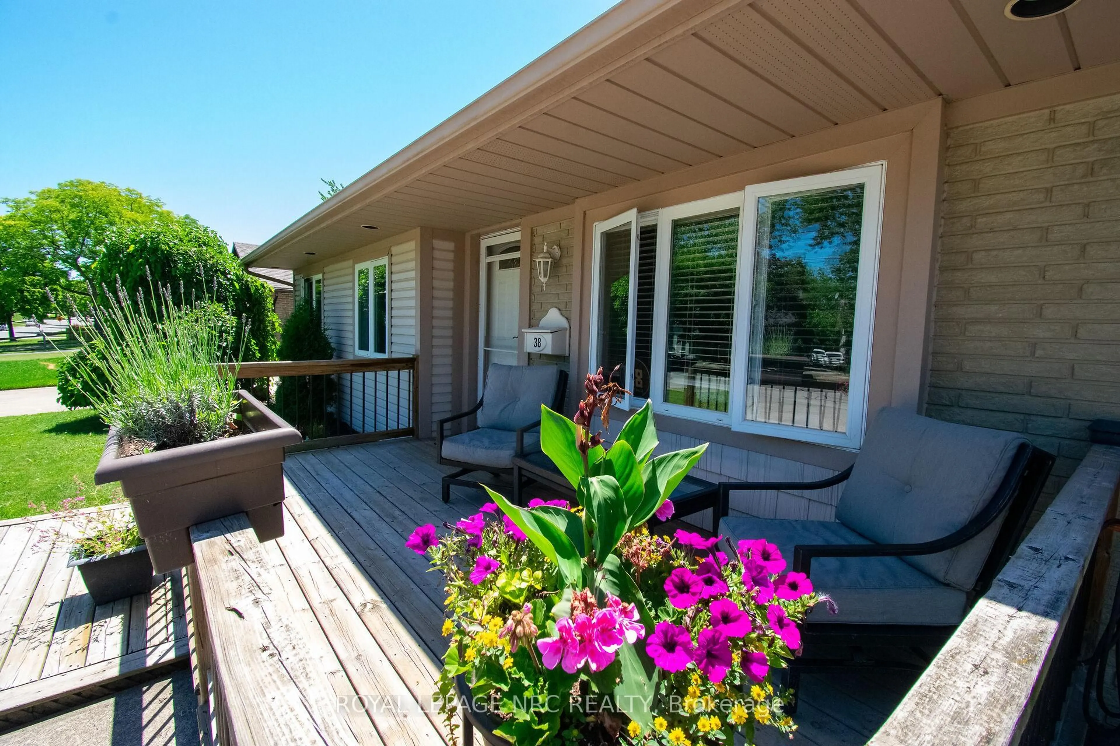 Patio, water/lake/river/ocean view for 38 Carriage Rd, St. Catharines Ontario L2P 1S9