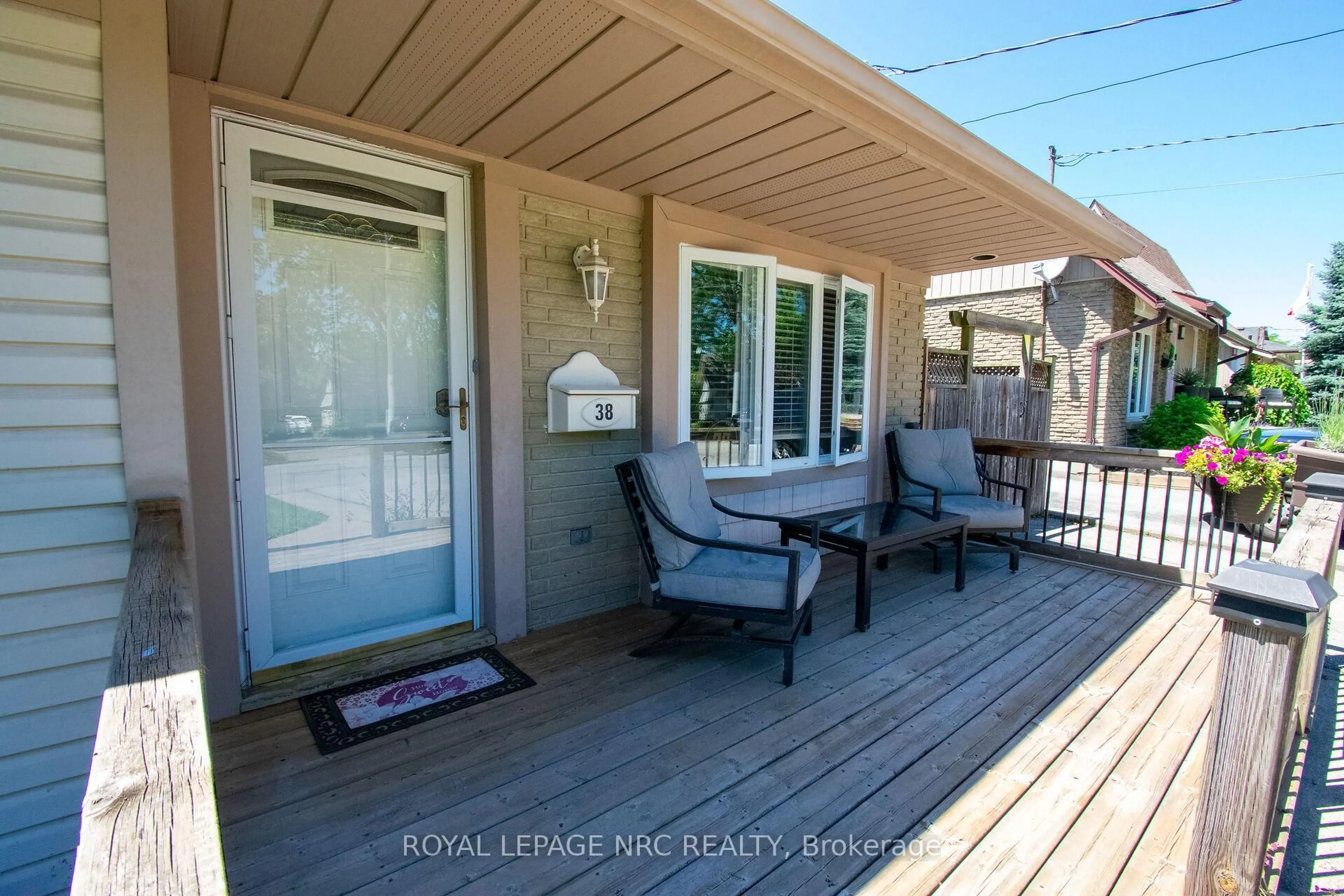 Patio, water/lake/river/ocean view for 38 Carriage Rd, St. Catharines Ontario L2P 1S9