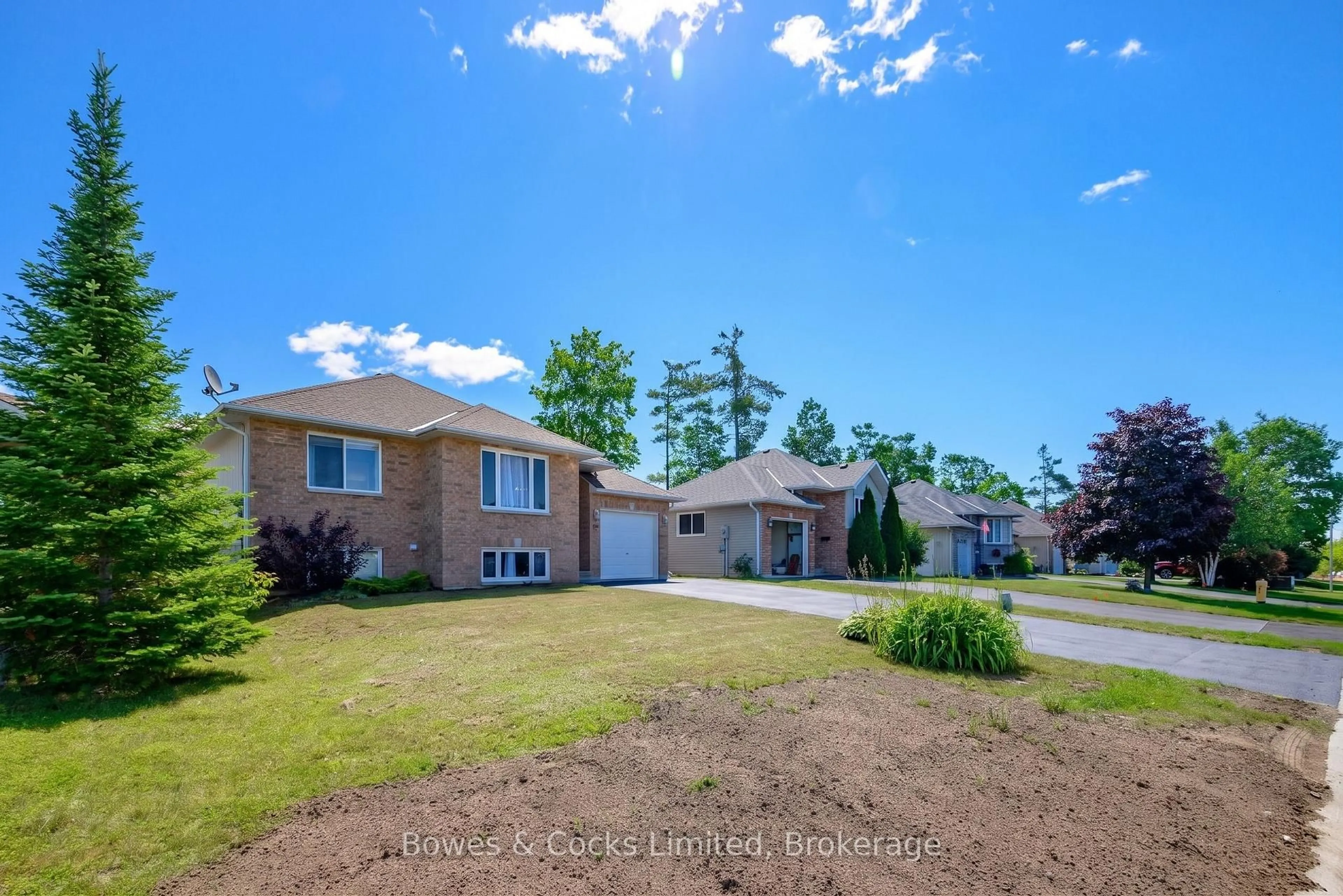 A pic from outside/outdoor area/front of a property/back of a property/a pic from drone, street for 59 Birch Cres, Kawartha Lakes Ontario K0M 1A0