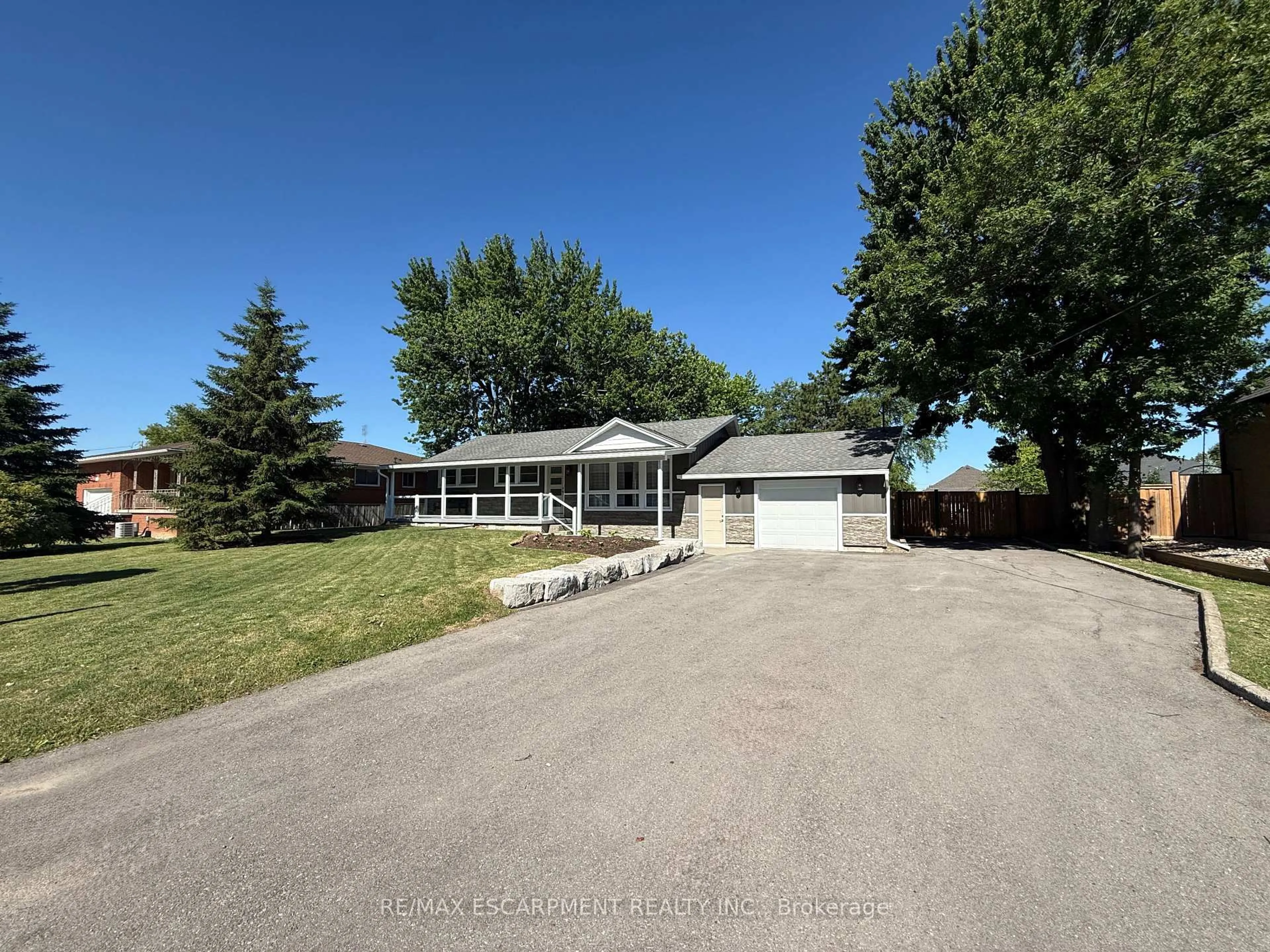 A pic from outside/outdoor area/front of a property/back of a property/a pic from drone, street for 99 Byron Ave, Hamilton Ontario L8J 2T2