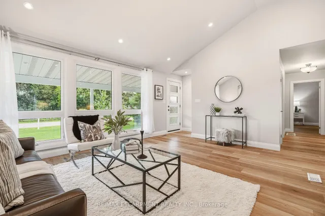 99 Byron Ave, Hamilton 4