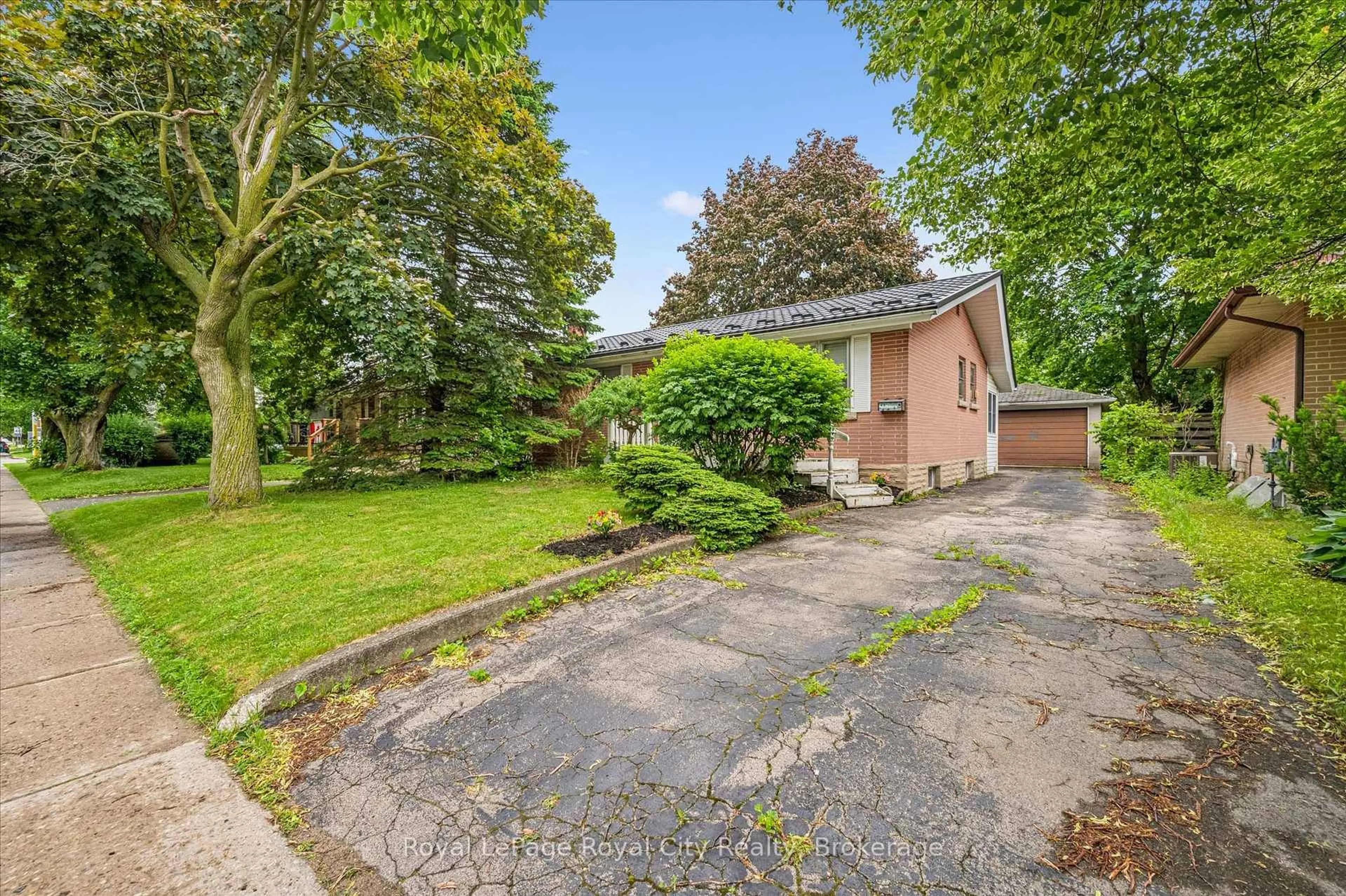 A pic from outside/outdoor area/front of a property/back of a property/a pic from drone, street for 87 Cassino Ave, Guelph Ontario N1E 2J4