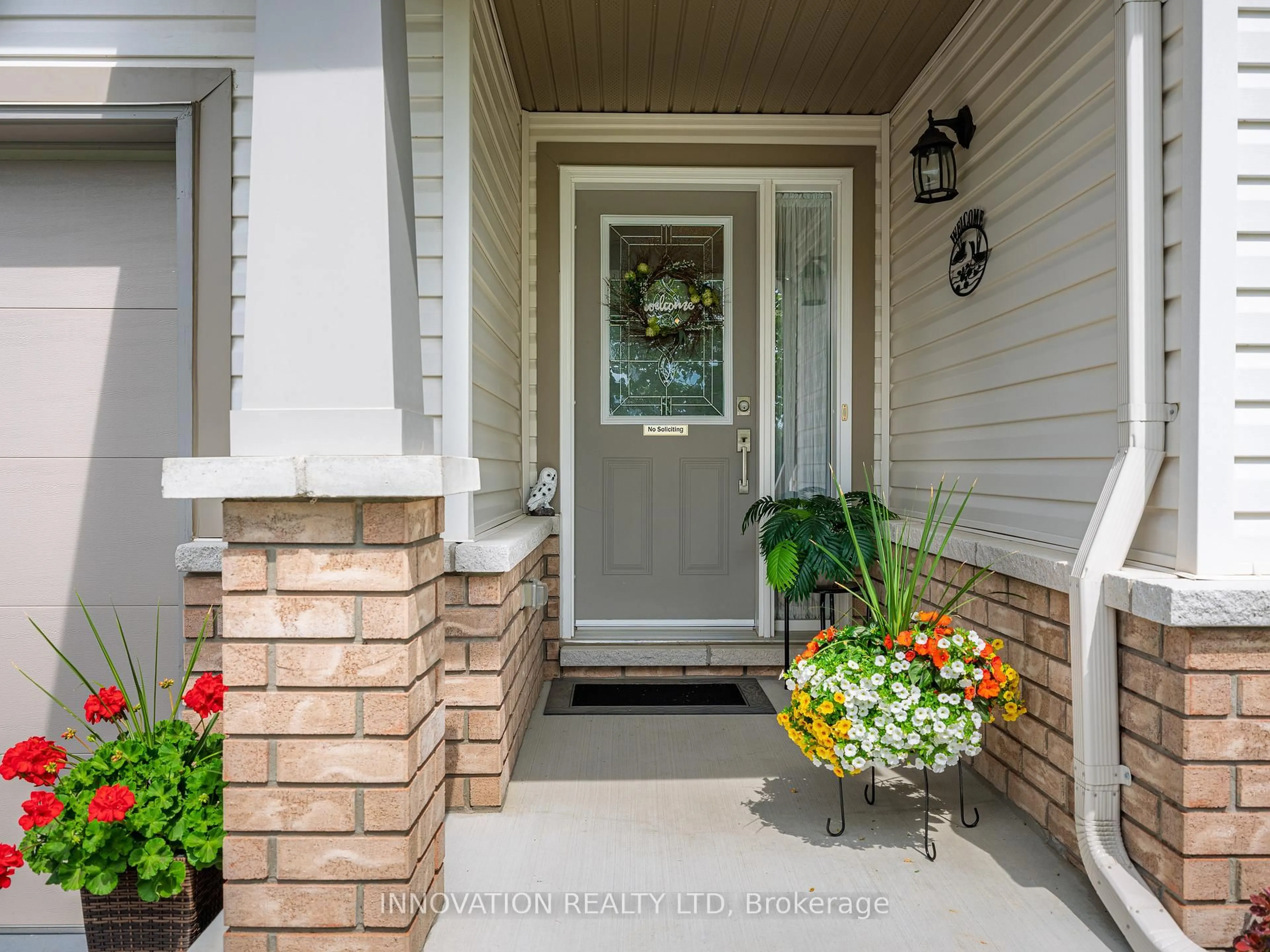 Indoor entryway for 249 Edey St, Arnprior Ontario K7S 2X8