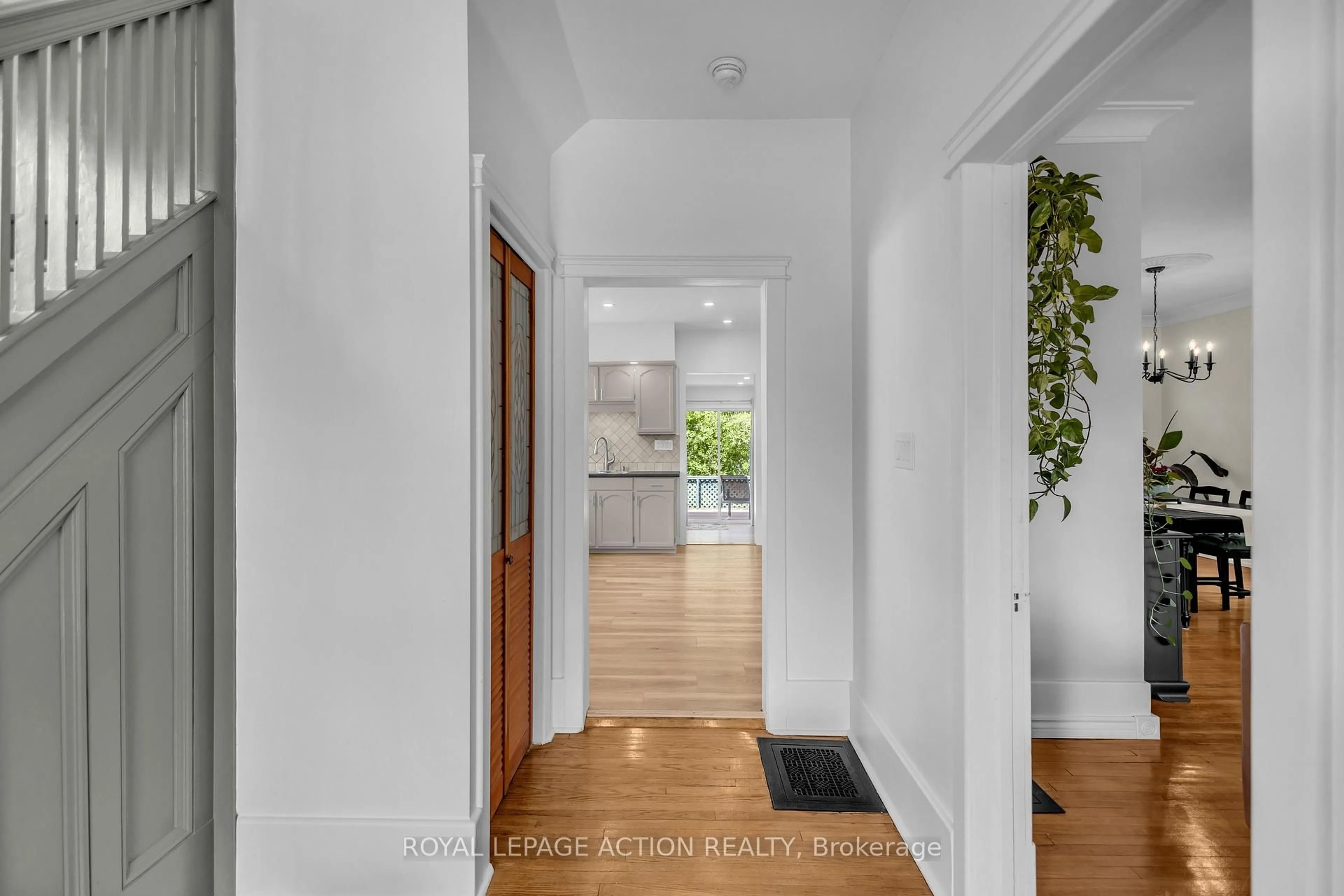 Indoor entryway for 1 Alexander St, Brant Ontario N0E 1A0